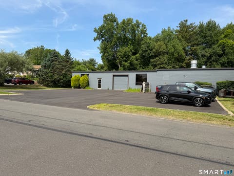 Photo of 19 Sandscreen Road #Left Side, Avon, CT 06001 (MLS # 24140100)