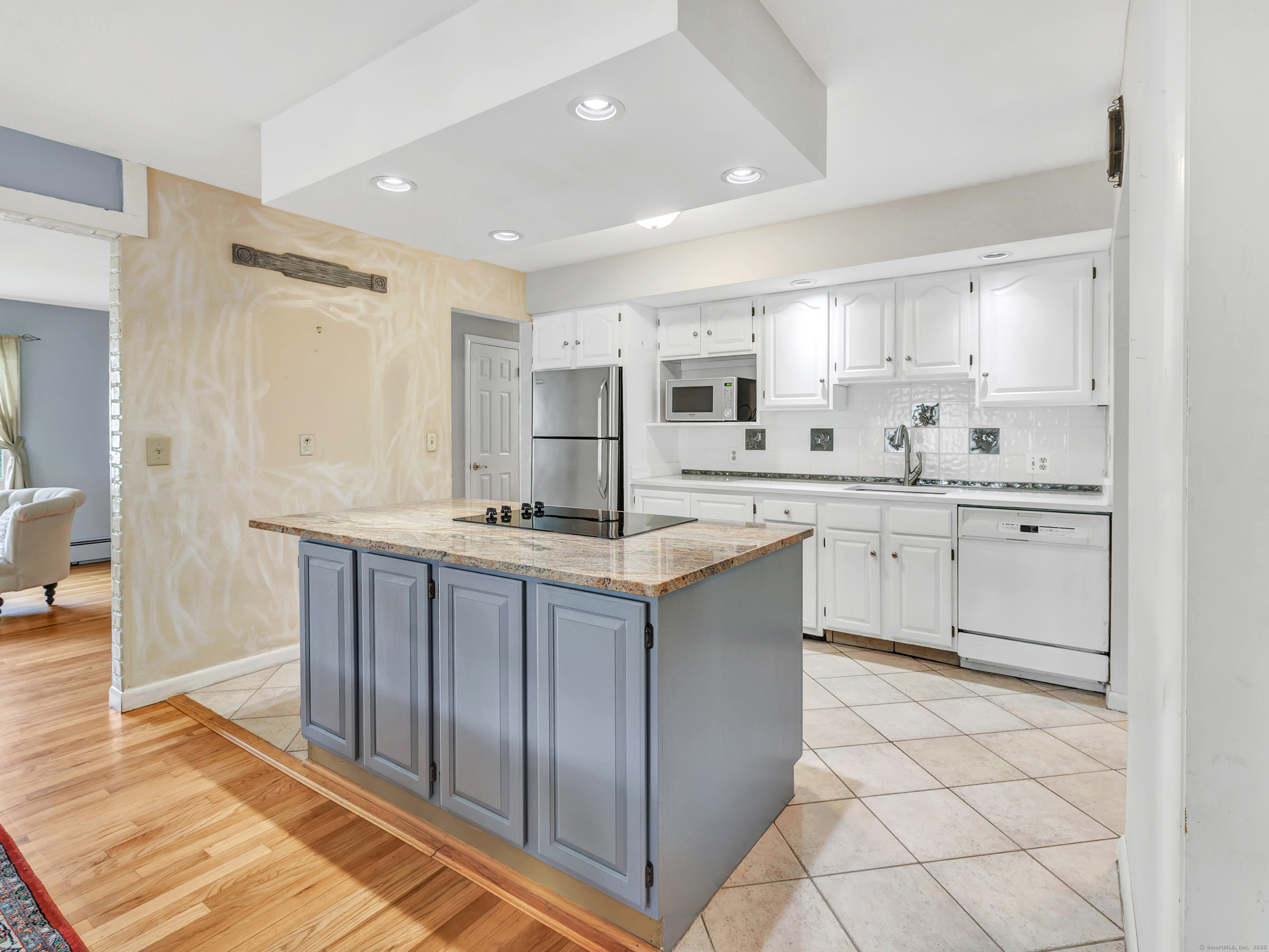 44 Belleview Drive, Derby, Connecticut image 9