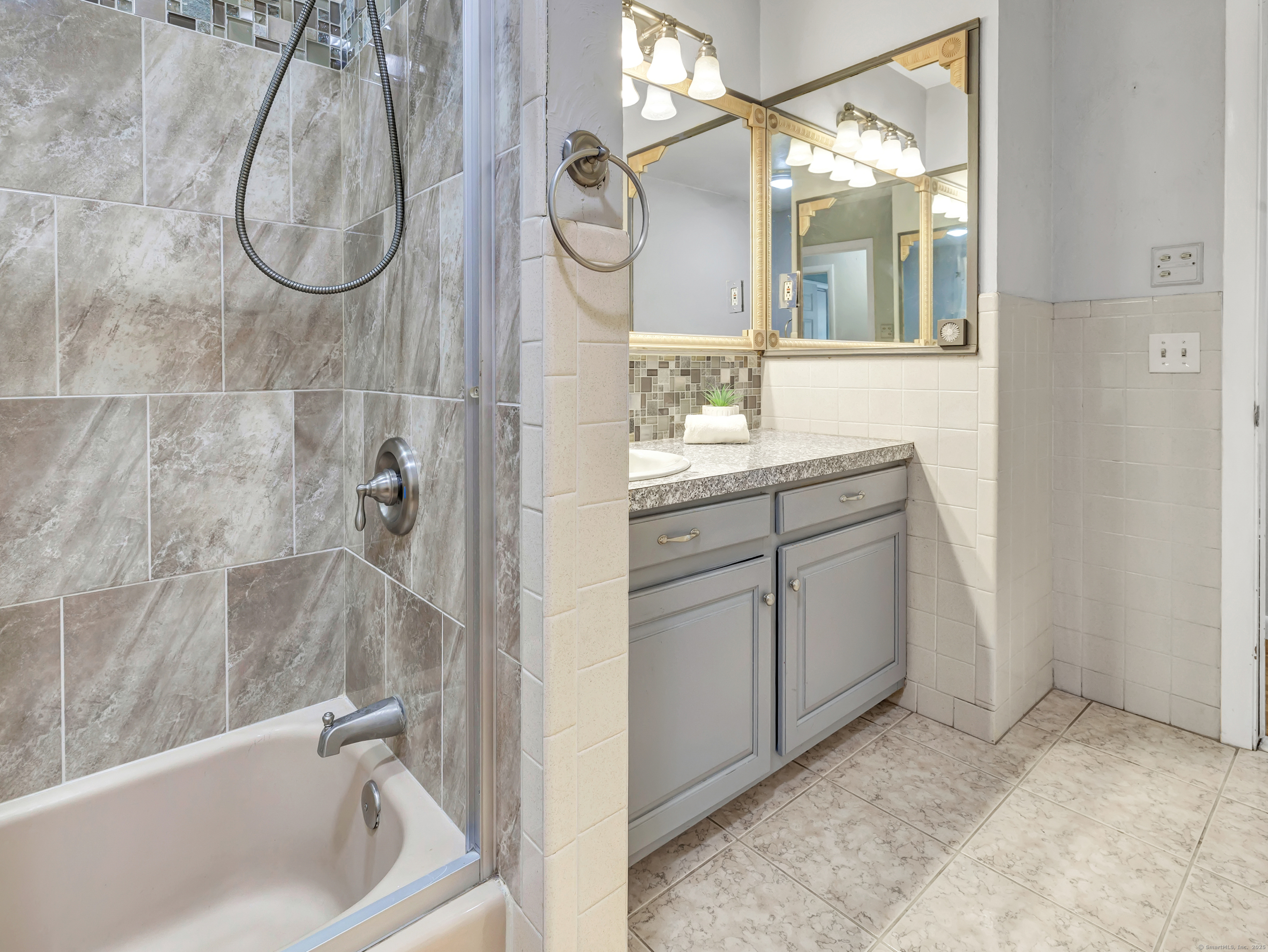44 Belleview Drive, Derby, Connecticut image 28