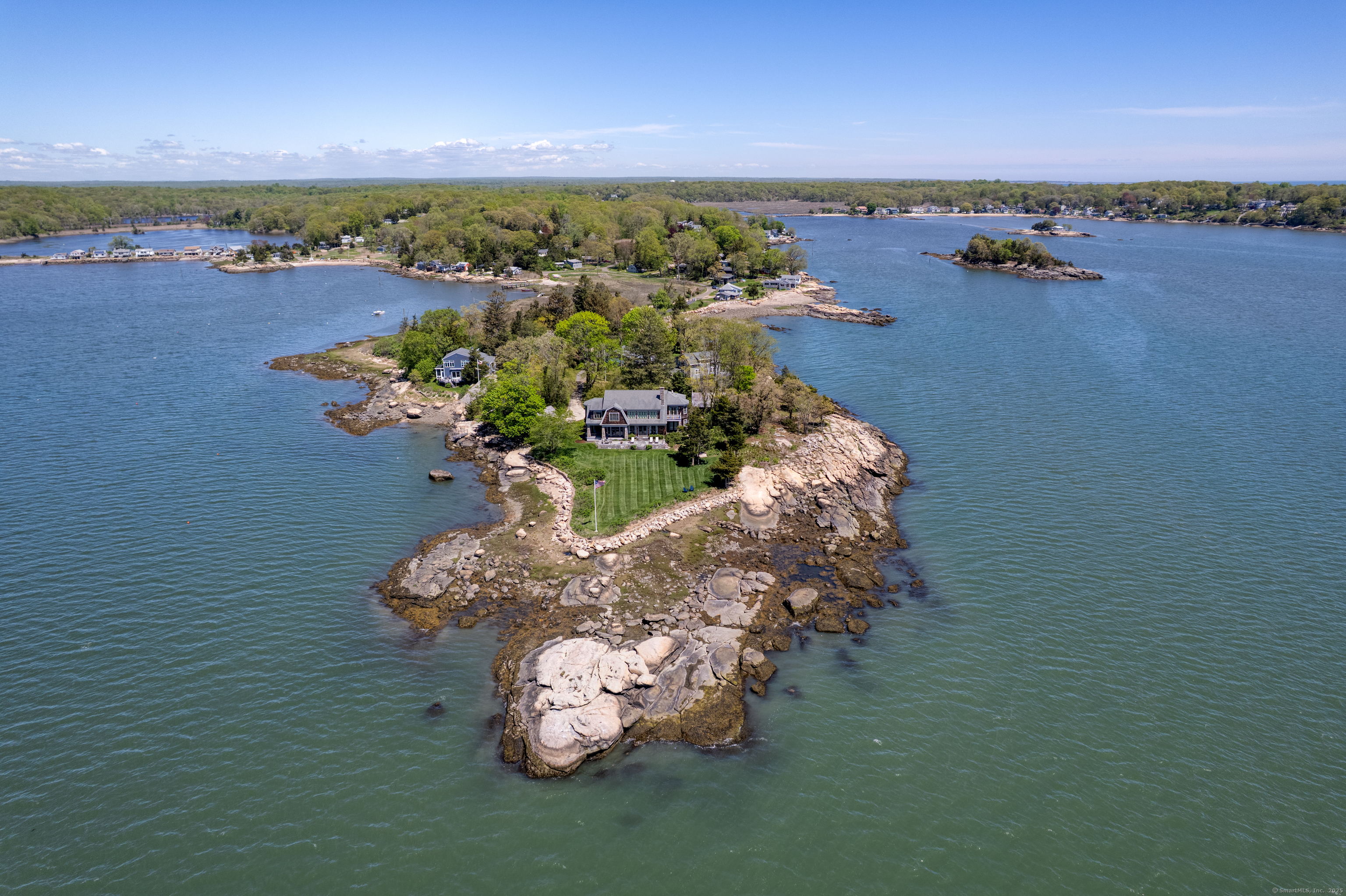Joshua Point Road, Guilford, Connecticut - 4 Bedrooms  
5 Bathrooms  
9 Rooms - 