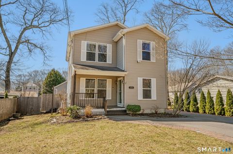 Photo of 106 Oakwood Road, East Lyme, CT 06357 (MLS # 24162439)