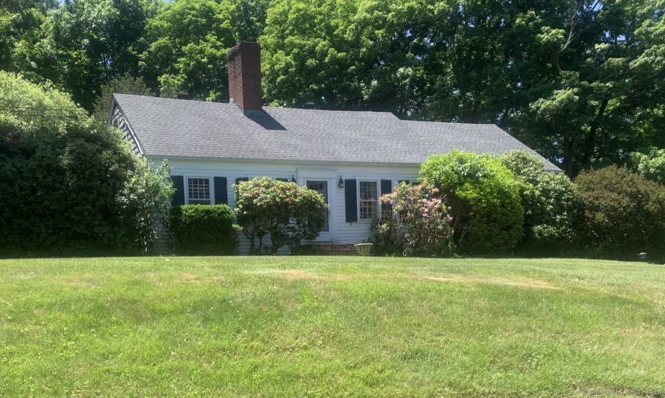 Property for Sale at 240 Carriage Drive, Middlebury, Connecticut - Bedrooms: 4 
Bathrooms: 2 
Rooms: 8  - $510,000