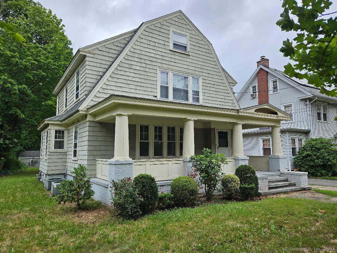 1774 Whitney Avenue, Hamden, Connecticut - 3 Bedrooms  
3 Bathrooms  
7 Rooms - 