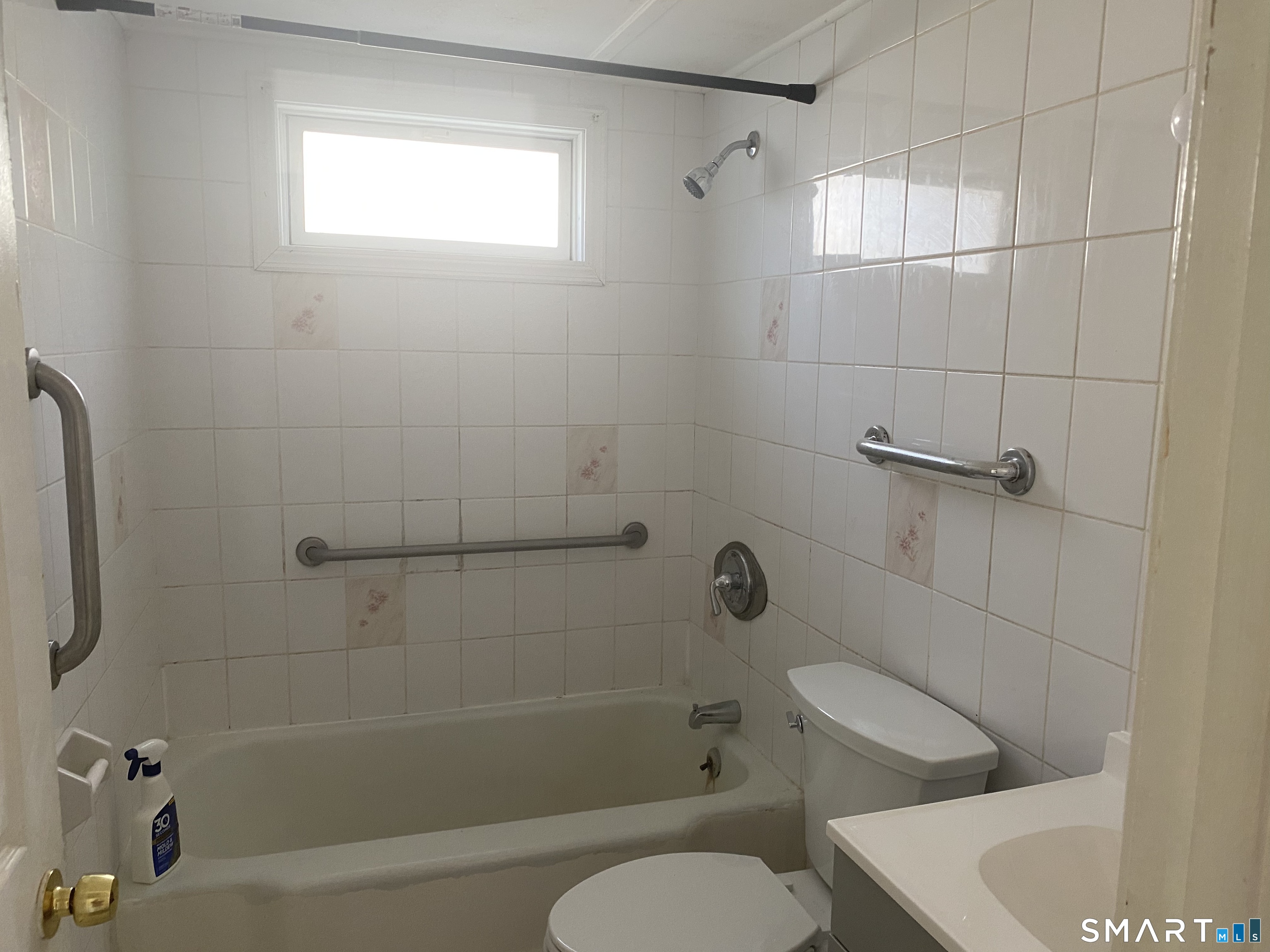 81 Woodford Avenue Extension 1