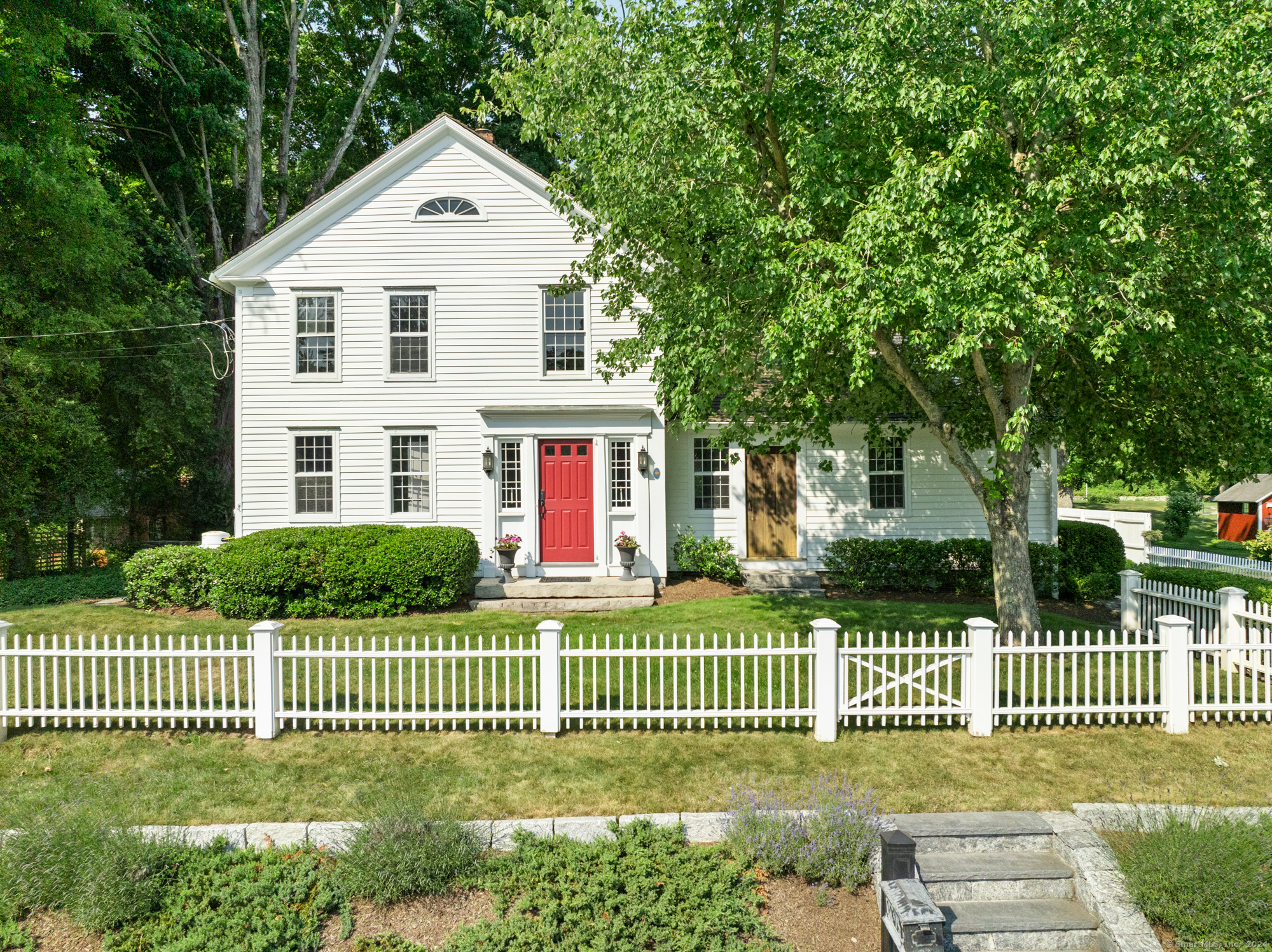 Washington Road, Woodbury, Connecticut - 3 Bedrooms  
3 Bathrooms  
8 Rooms - 