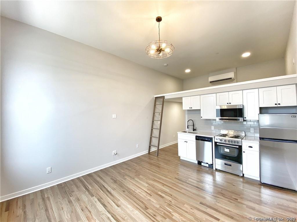 Rental Property at Wall Street 8, Norwalk, Connecticut - Bathrooms: 1 
Rooms: 2  - $1,595 MO.