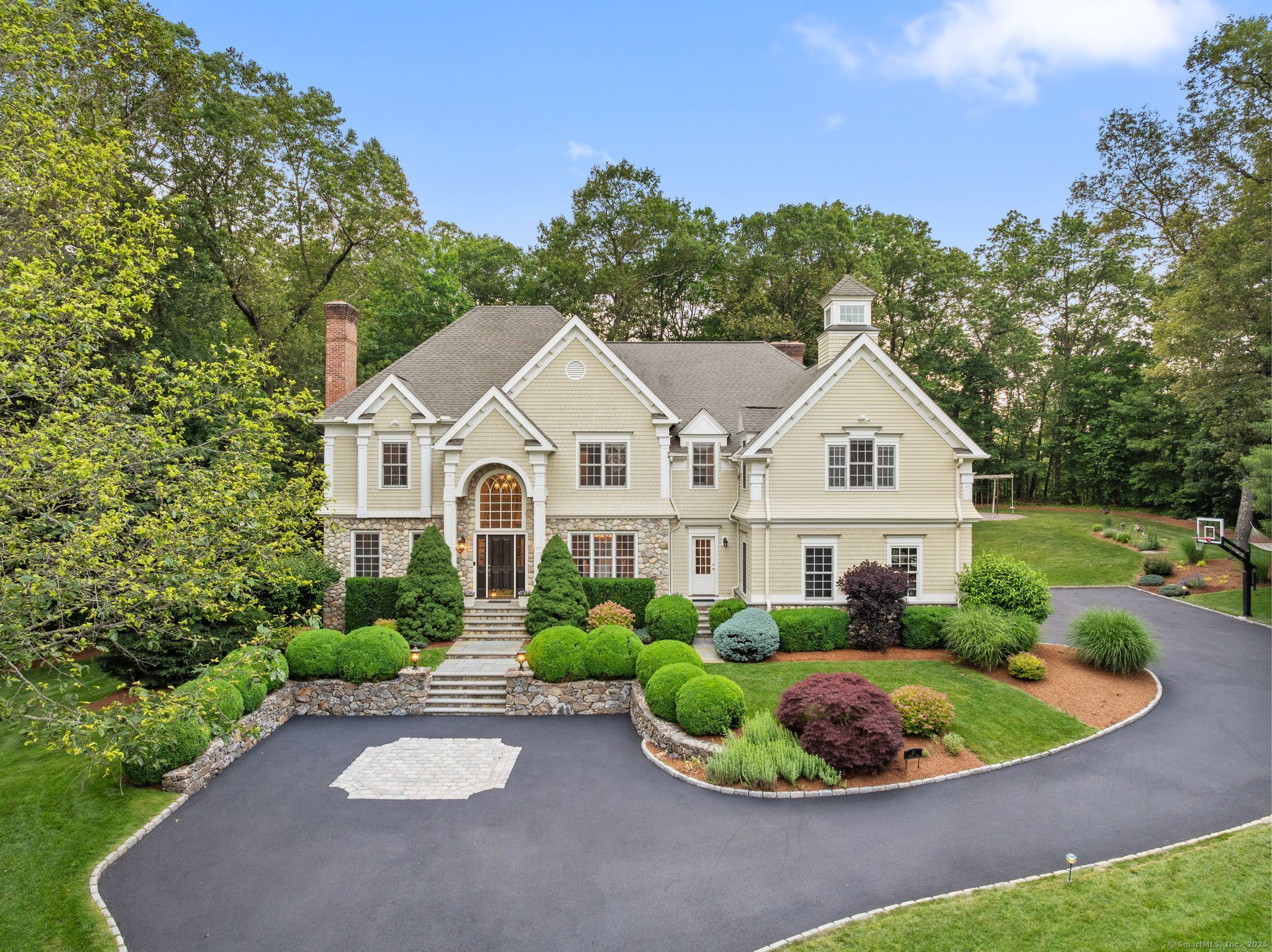Chessor Lane, Wilton, Connecticut - 5 Bedrooms  
5 Bathrooms  
11 Rooms - 