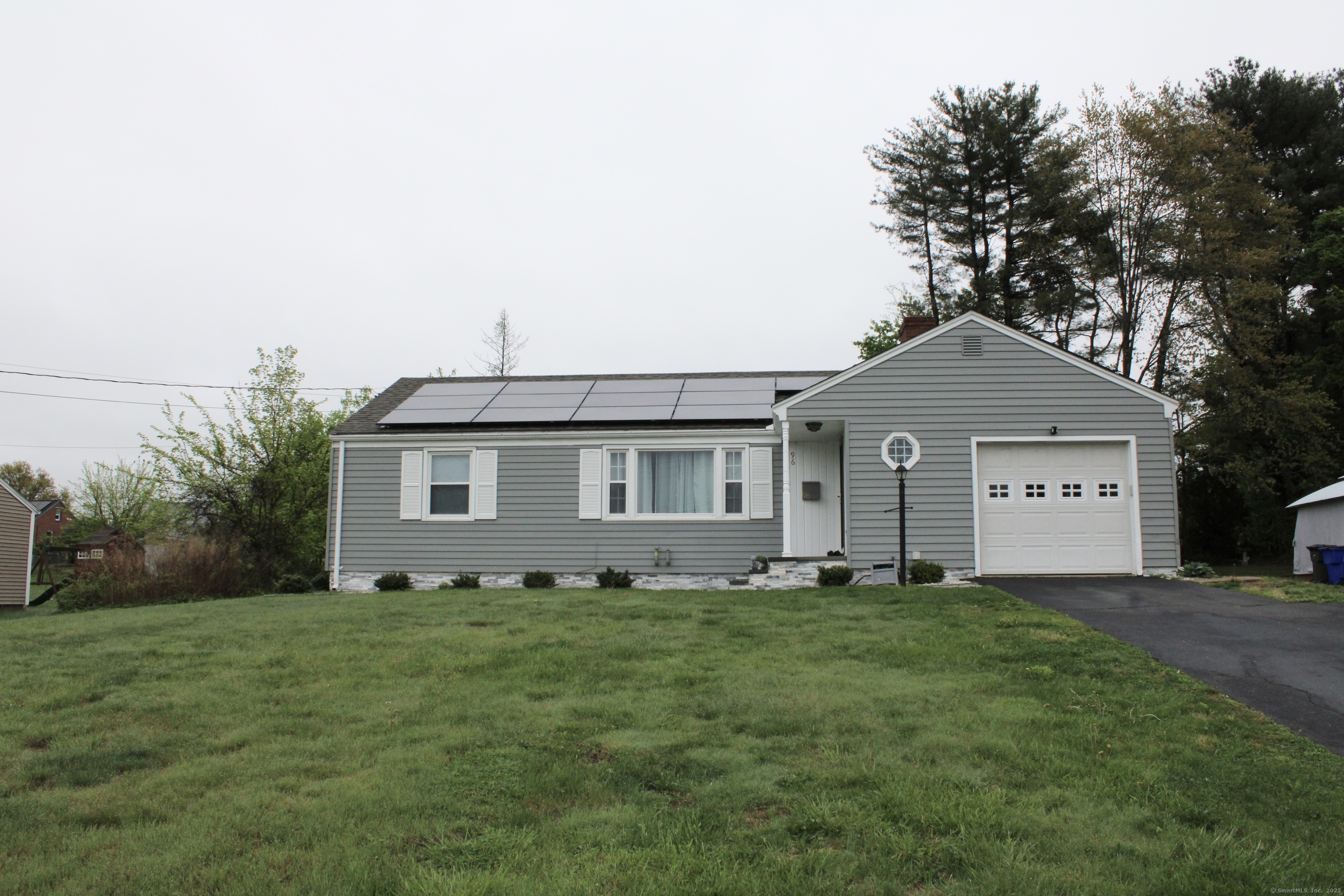 Property for Sale at Two Stone Drive, Wethersfield, Connecticut - Bedrooms: 2 
Bathrooms: 1 
Rooms: 6  - $399,900