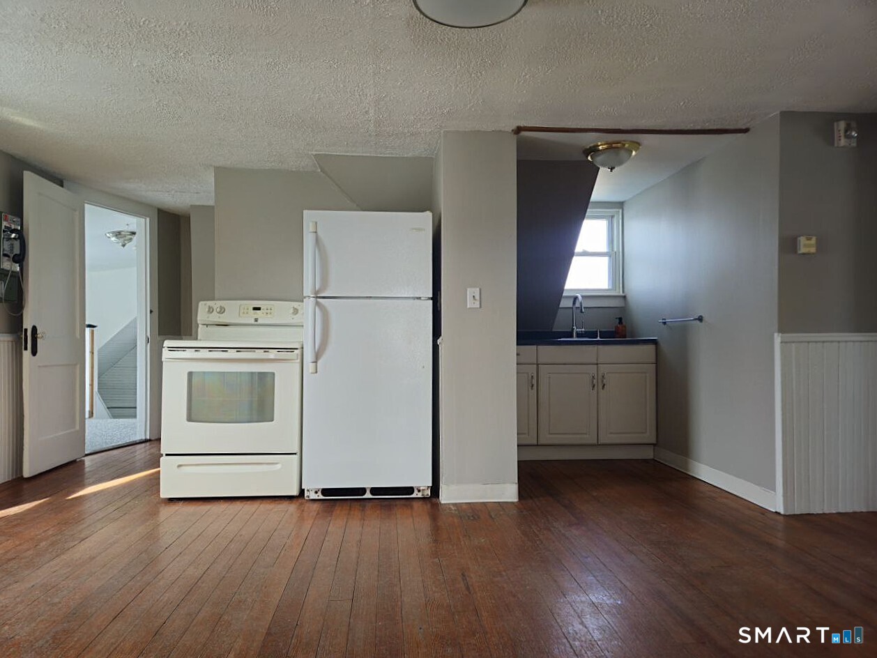 21 Sigourney Street 3