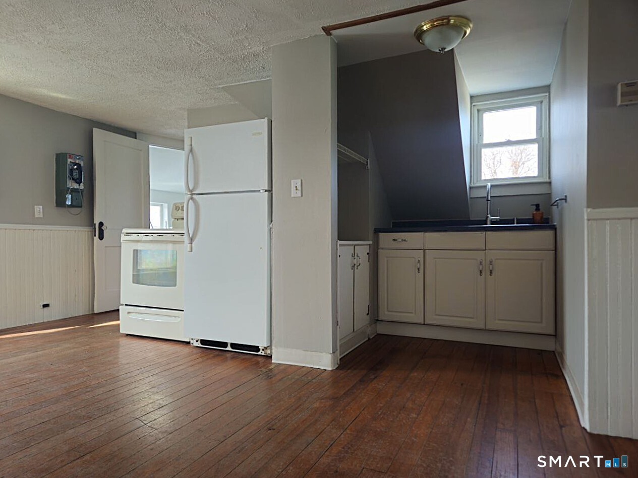 21 Sigourney Street 3