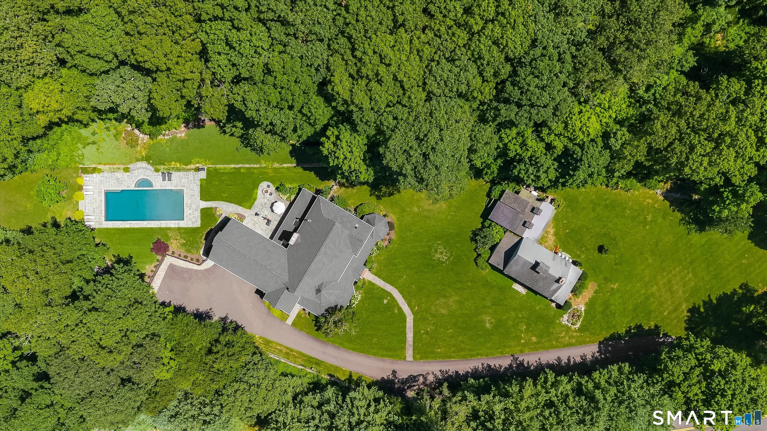 12 Singing Oaks Drive