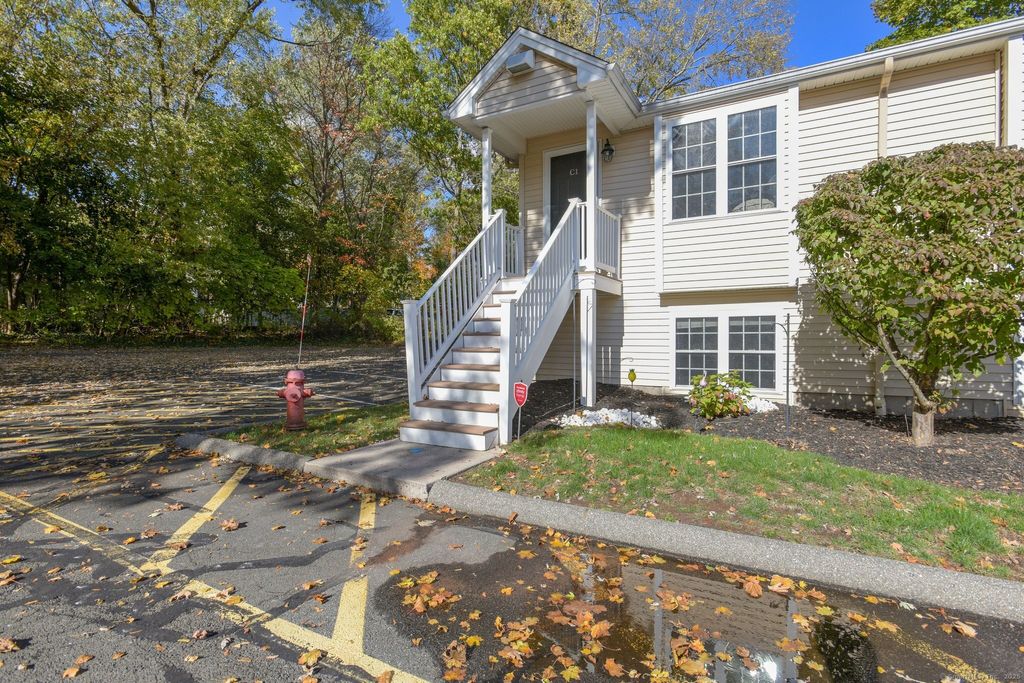 Photo of 530 Center Street #C1, Wallingford, CT 06492 (MLS # 24135701)