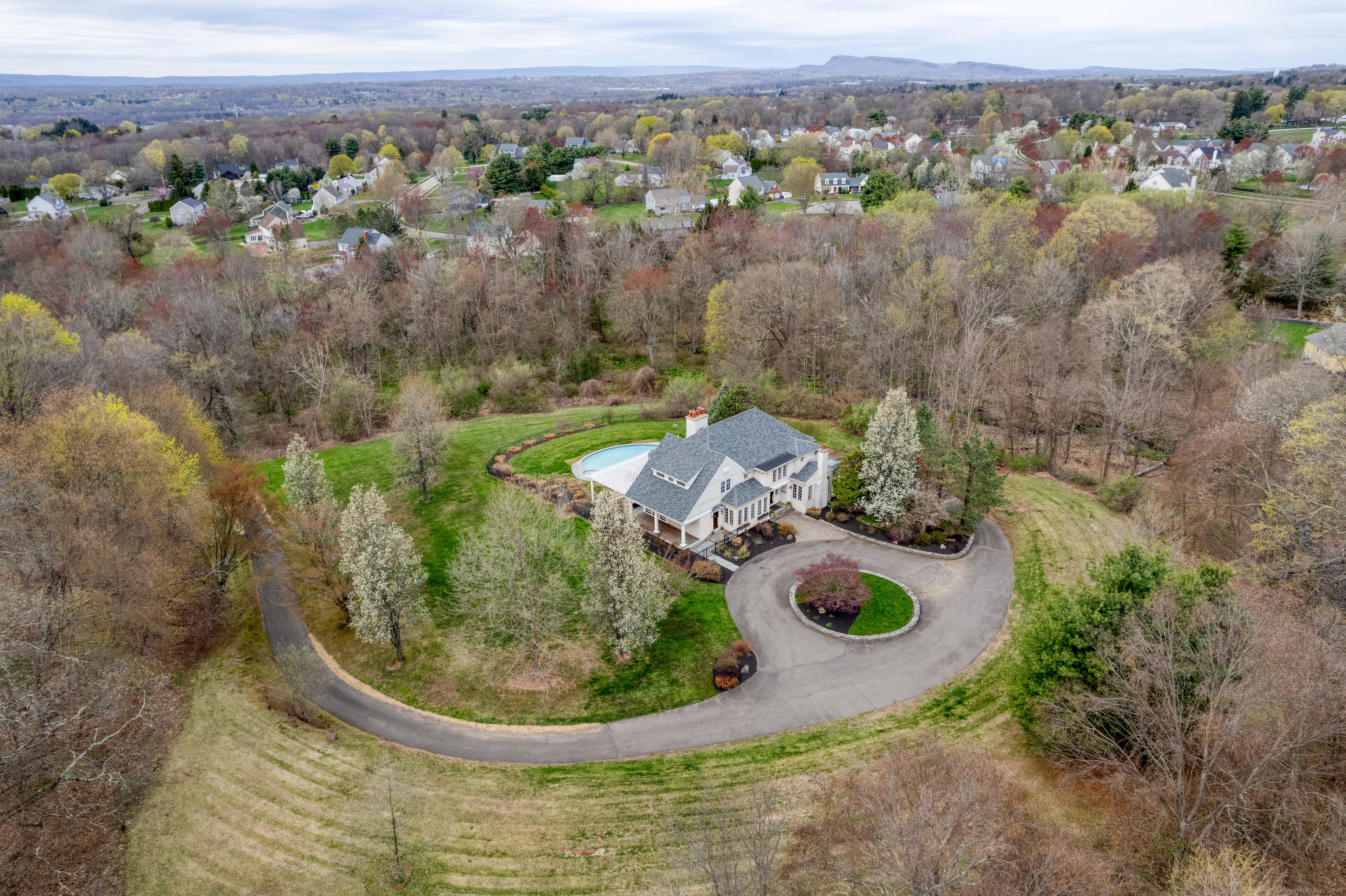 32 Mapleview Road, Wallingford, Connecticut image 2