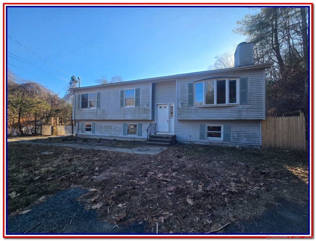 41 Old Fitch Hill Road, Montville, Connecticut - 6 Bedrooms  
2.5 Bathrooms  
8 Rooms - 