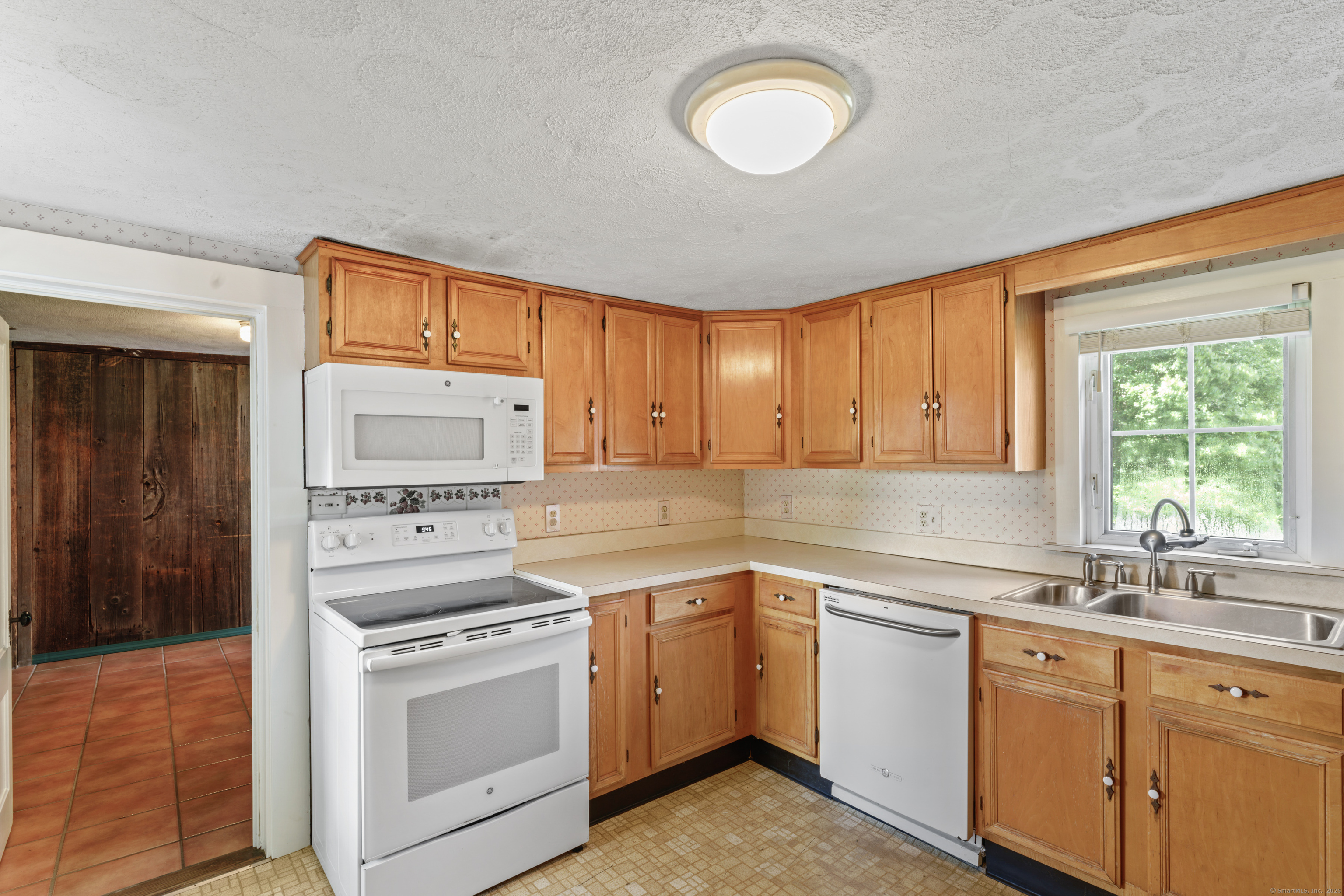 91 Tolland Green, Tolland, Connecticut image 10