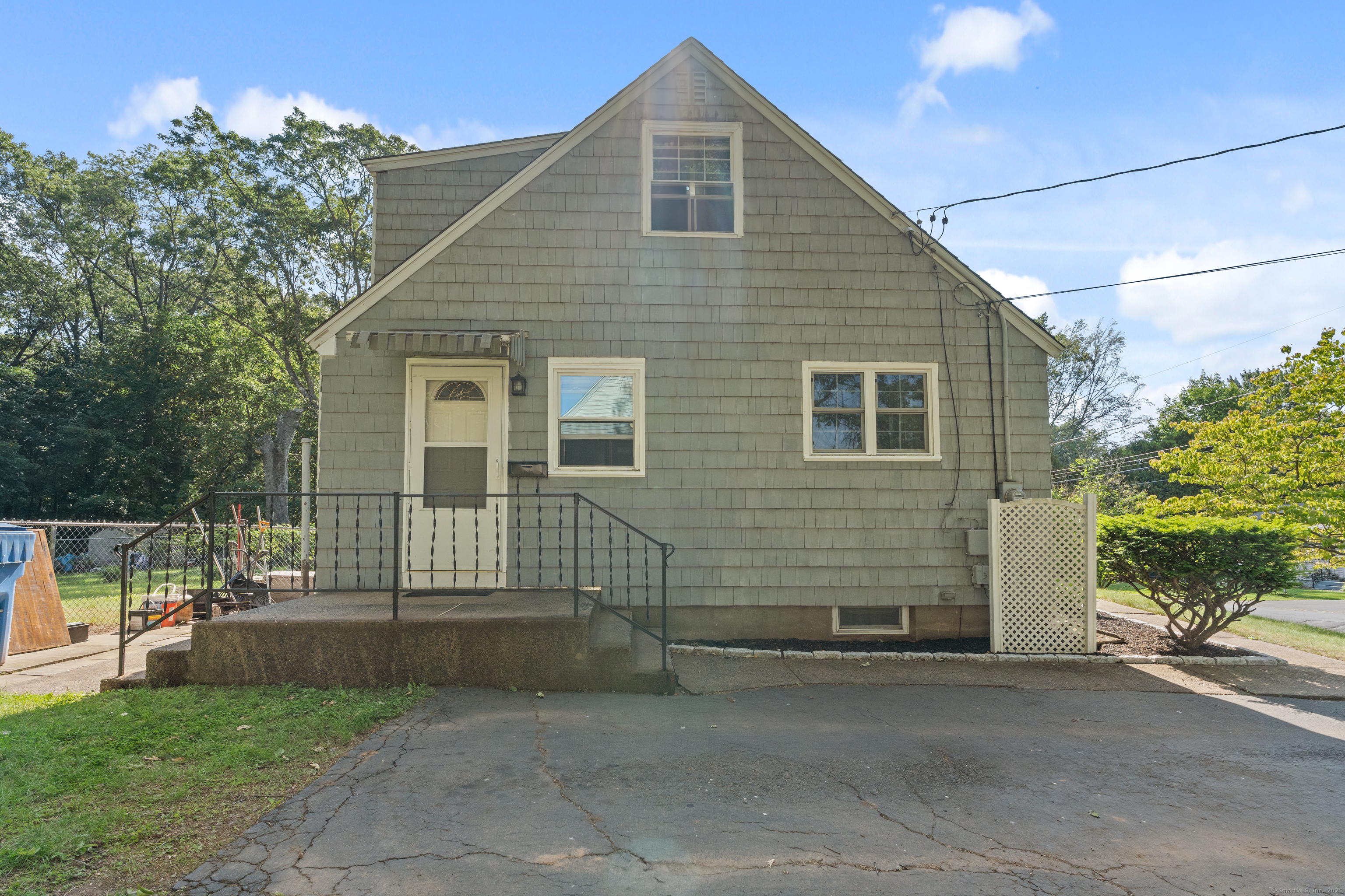 322 Hillhurst Avenue