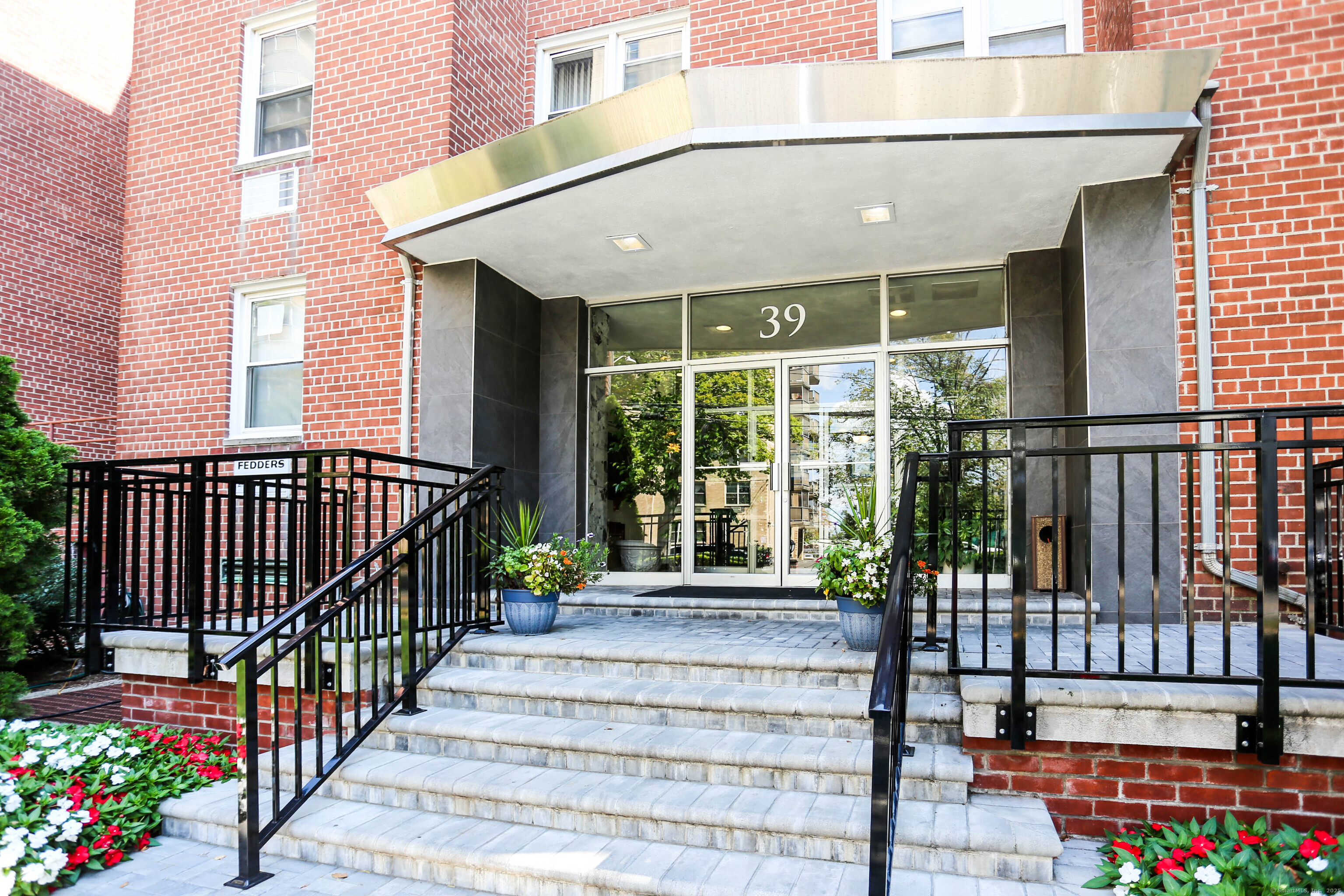 39 Glenbrook Road APT 2A