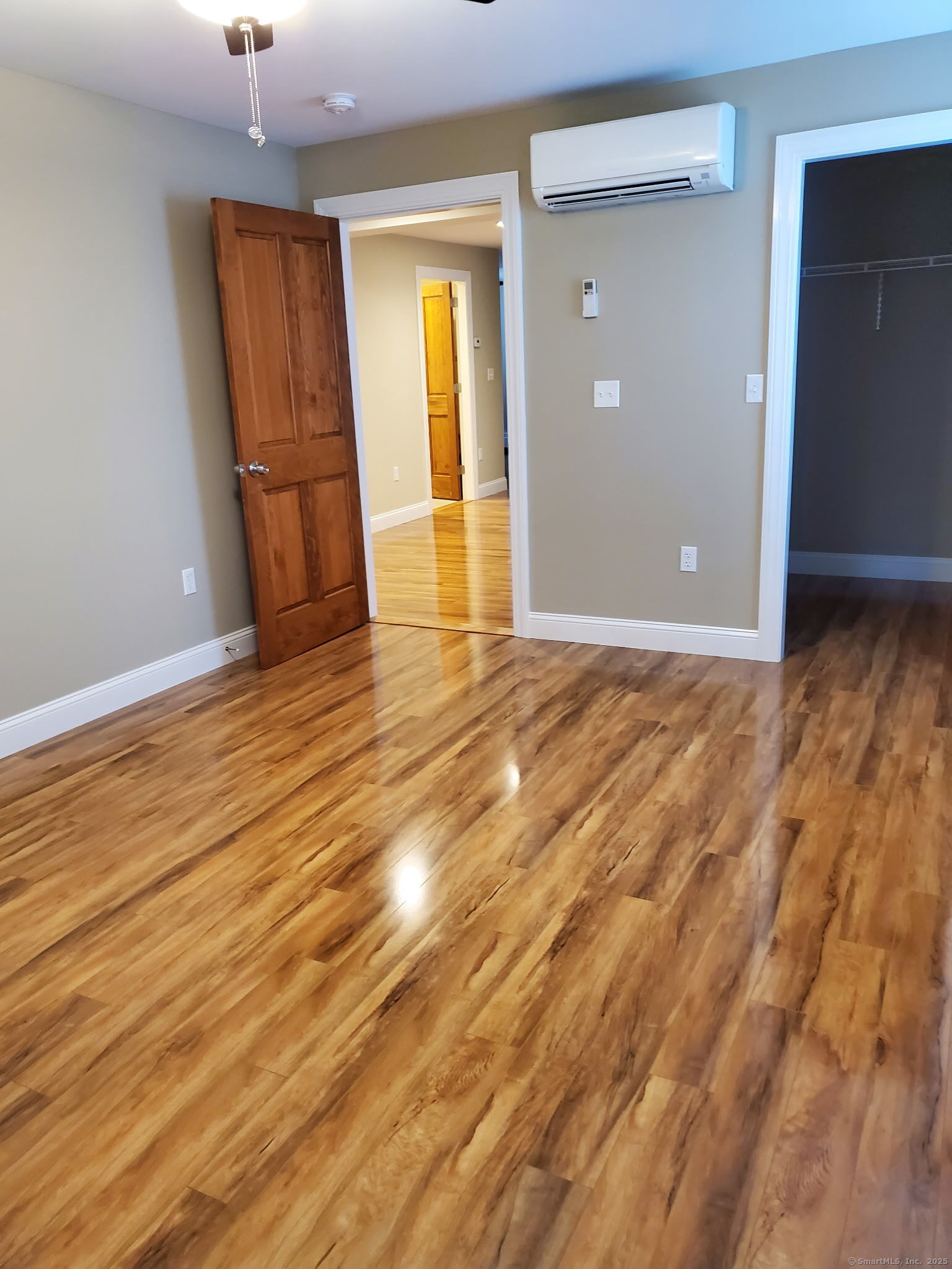 Mckinley Avenue, Bristol, Connecticut - 2 Bedrooms  
2 Bathrooms  
8 Rooms - 