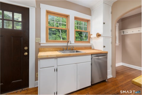 Tiny photo for 127 Roger Road, New Haven, CT 06515 (MLS # 24215563)