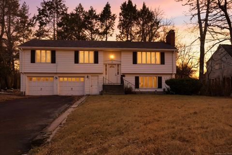 Photo of 8 Cherryfield Drive, West Hartford, CT 06107 (MLS # 24142137)