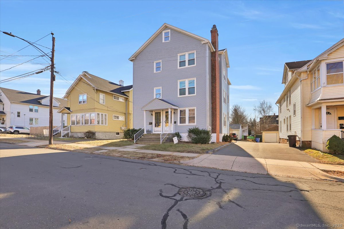 Columbia Street, New Britain, Connecticut - 2 Bedrooms  
1 Bathrooms  
15 Rooms - 