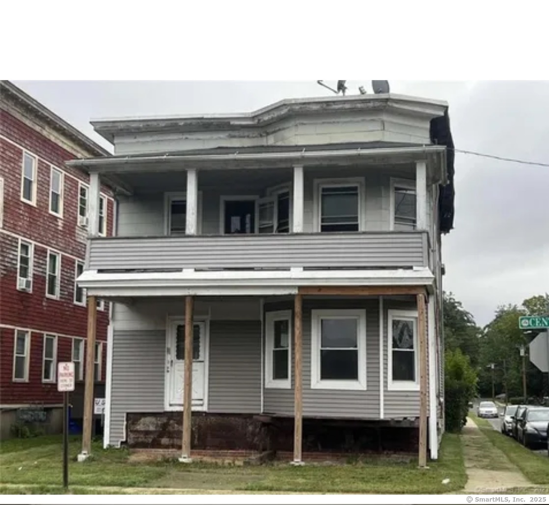 Center Street, Windsor Locks, Connecticut - 6 Bedrooms  
2 Bathrooms  
10 Rooms - 