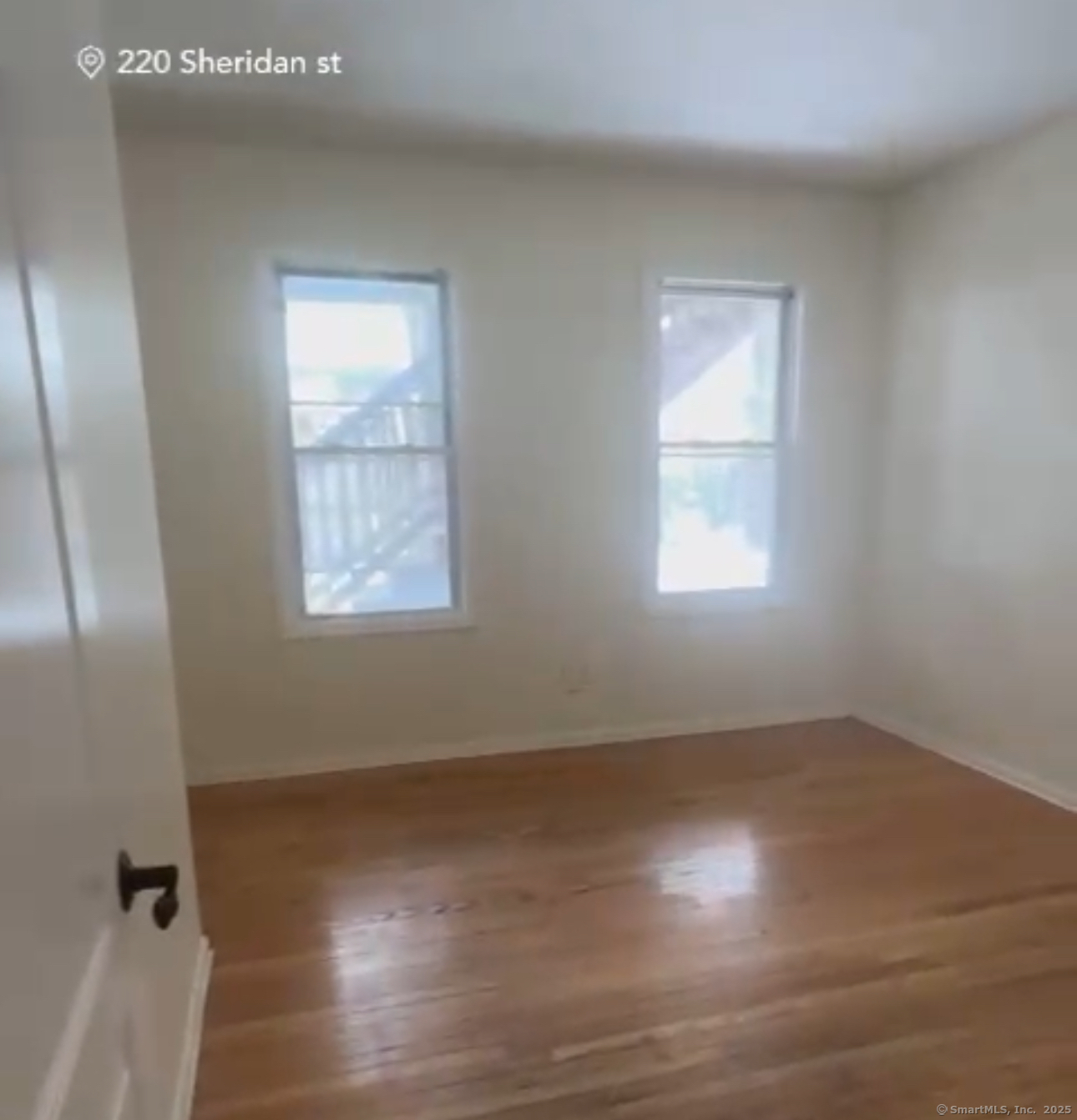 Sheridan Street, Bridgeport, Connecticut - 2 Bedrooms  
1 Bathrooms  
5 Rooms - 