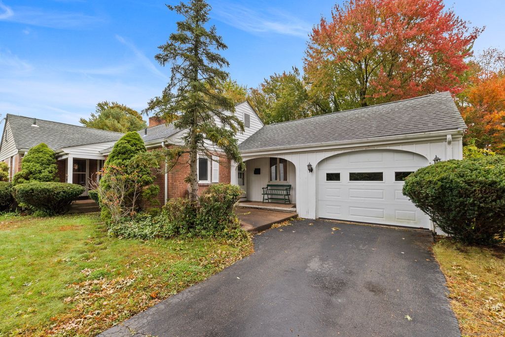Photo of 650 Maple Street, Wethersfield, CT 06109 (MLS # 24133917)