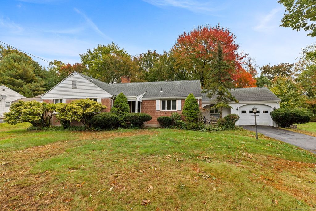 Photo of 650 Maple Street, Wethersfield, CT 06109 (MLS # 24133917)