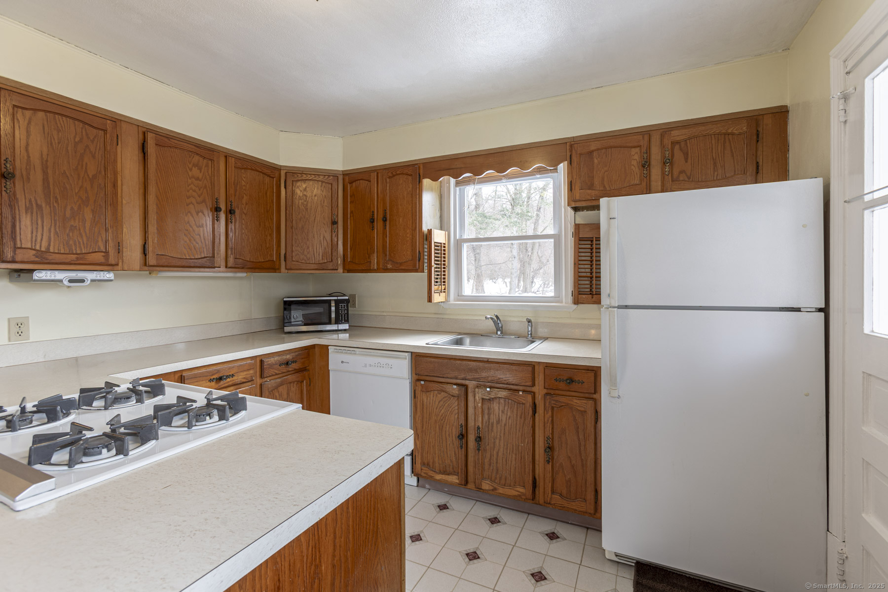 1211 Tolland Street, East Hartford, Connecticut image 9