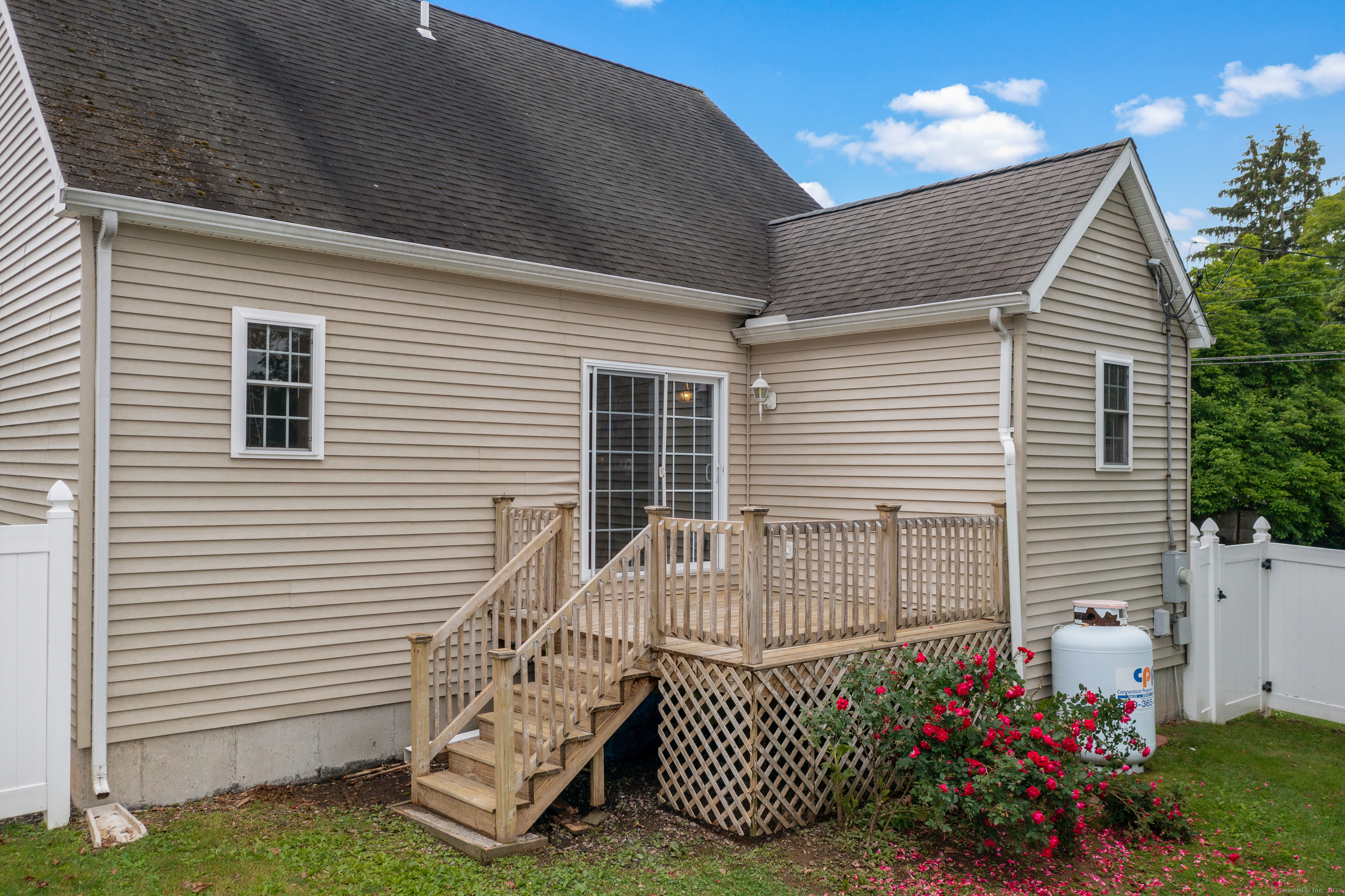 Middletown, Connecticut 06457, United States, 3 Bedrooms Bedrooms, ,3 BathroomsBathrooms,Residential,Active,148366