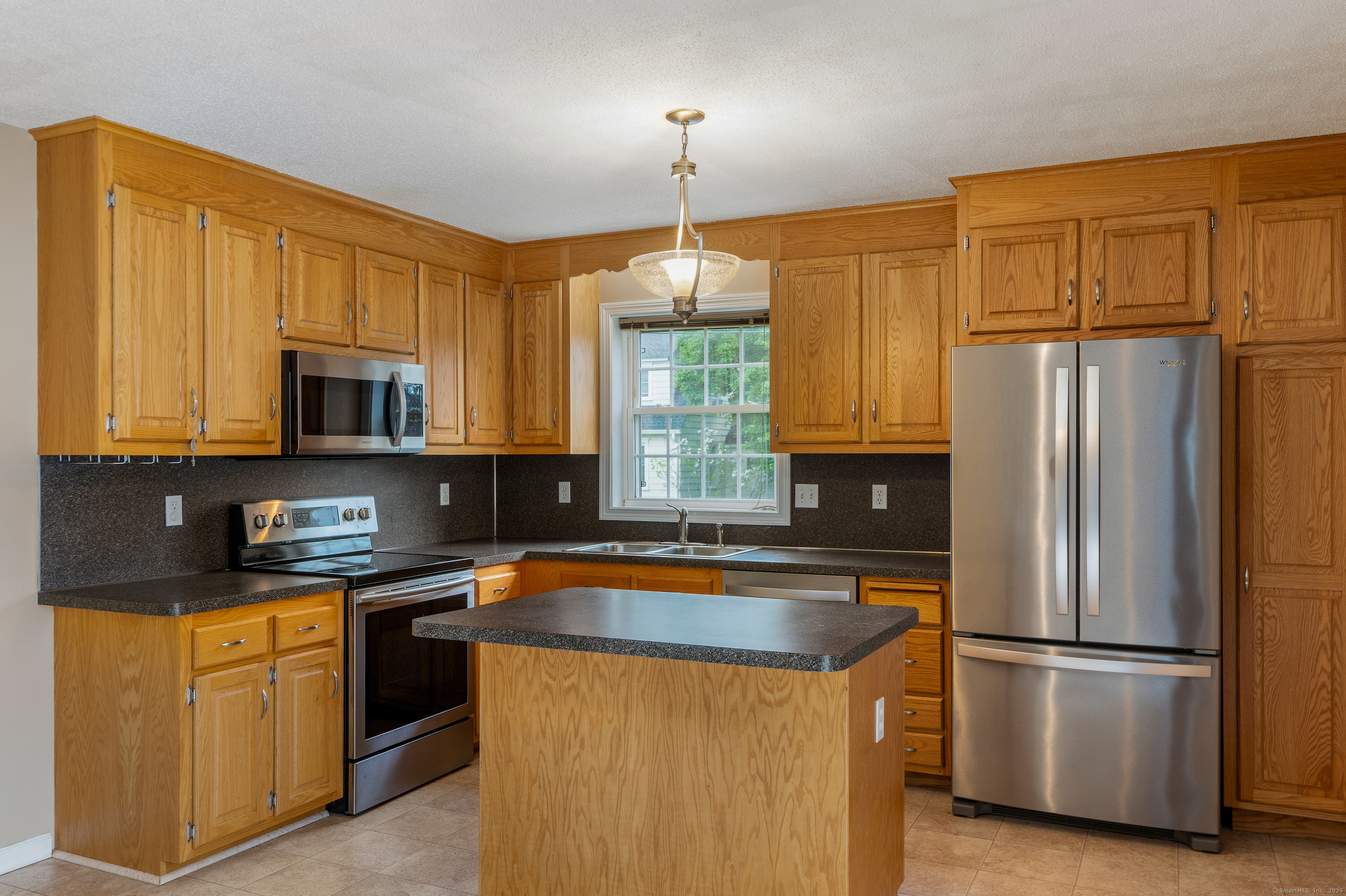 Middletown, Connecticut 06457, United States, 3 Bedrooms Bedrooms, ,3 BathroomsBathrooms,Residential,Active,148366