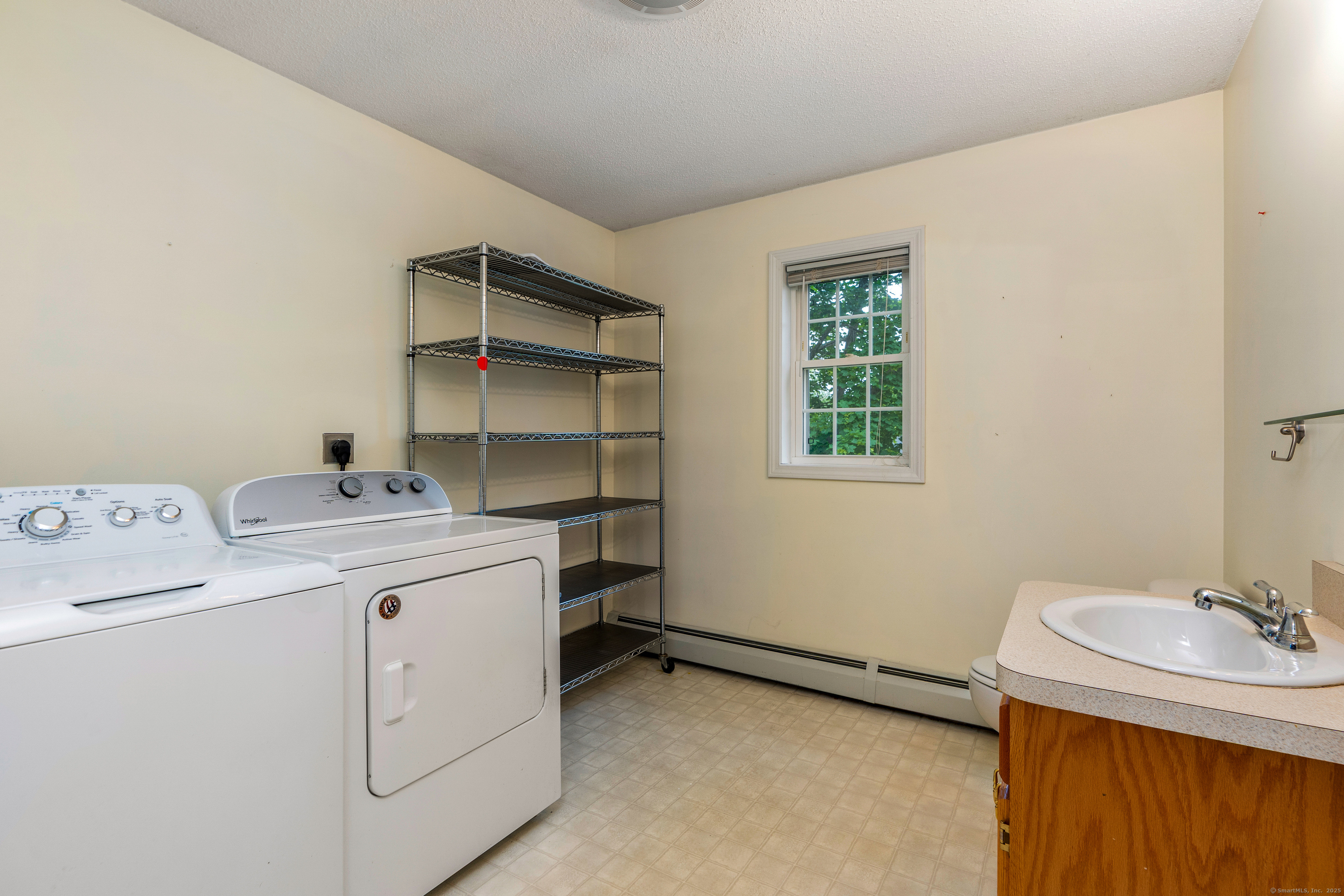 Middletown, Connecticut 06457, United States, 3 Bedrooms Bedrooms, ,3 BathroomsBathrooms,Residential,Active,148366