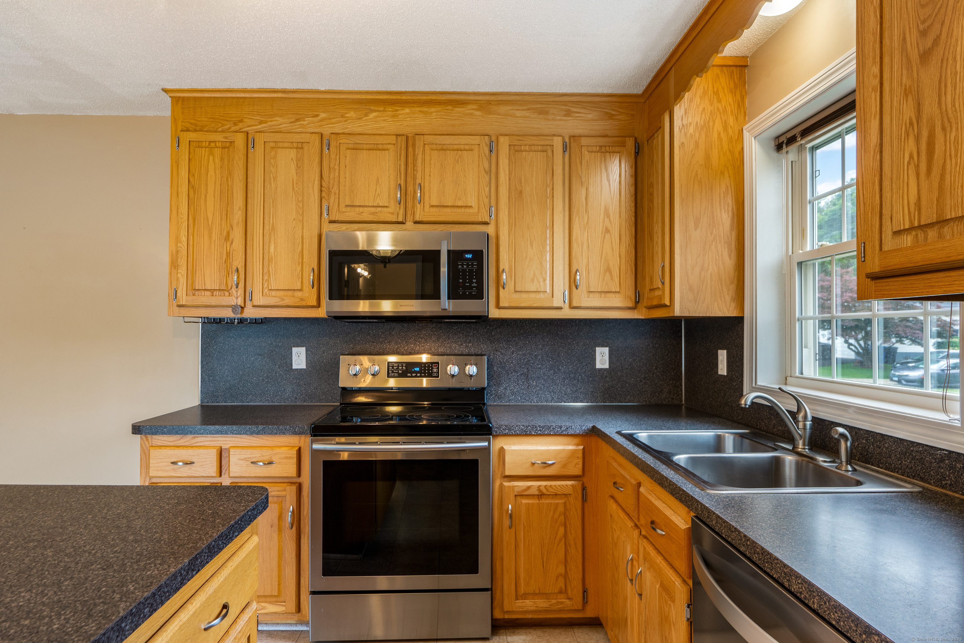 Middletown, Connecticut 06457, United States, 3 Bedrooms Bedrooms, ,3 BathroomsBathrooms,Residential,Active,148366