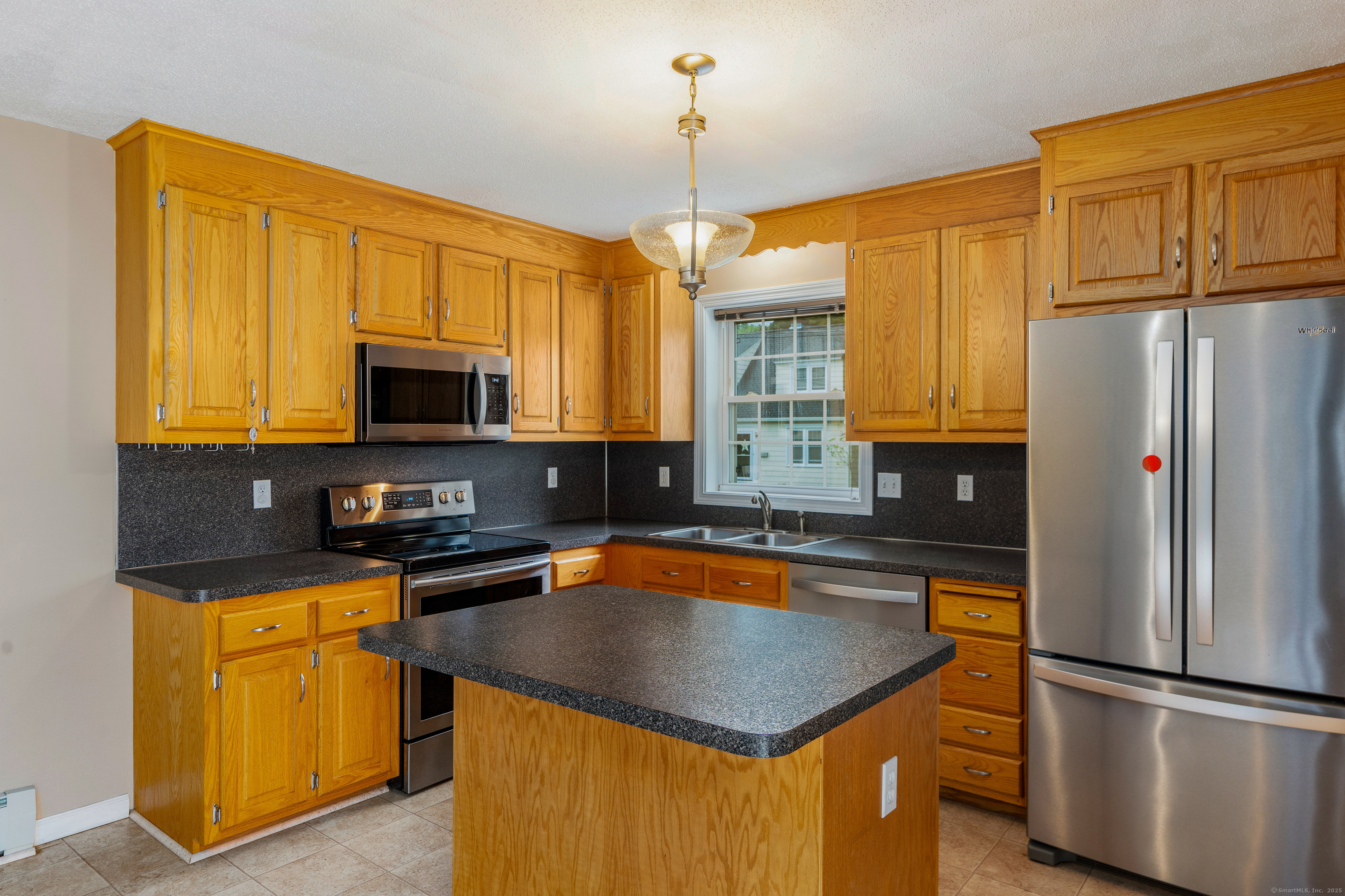 Middletown, Connecticut 06457, United States, 3 Bedrooms Bedrooms, ,3 BathroomsBathrooms,Residential,Active,148366