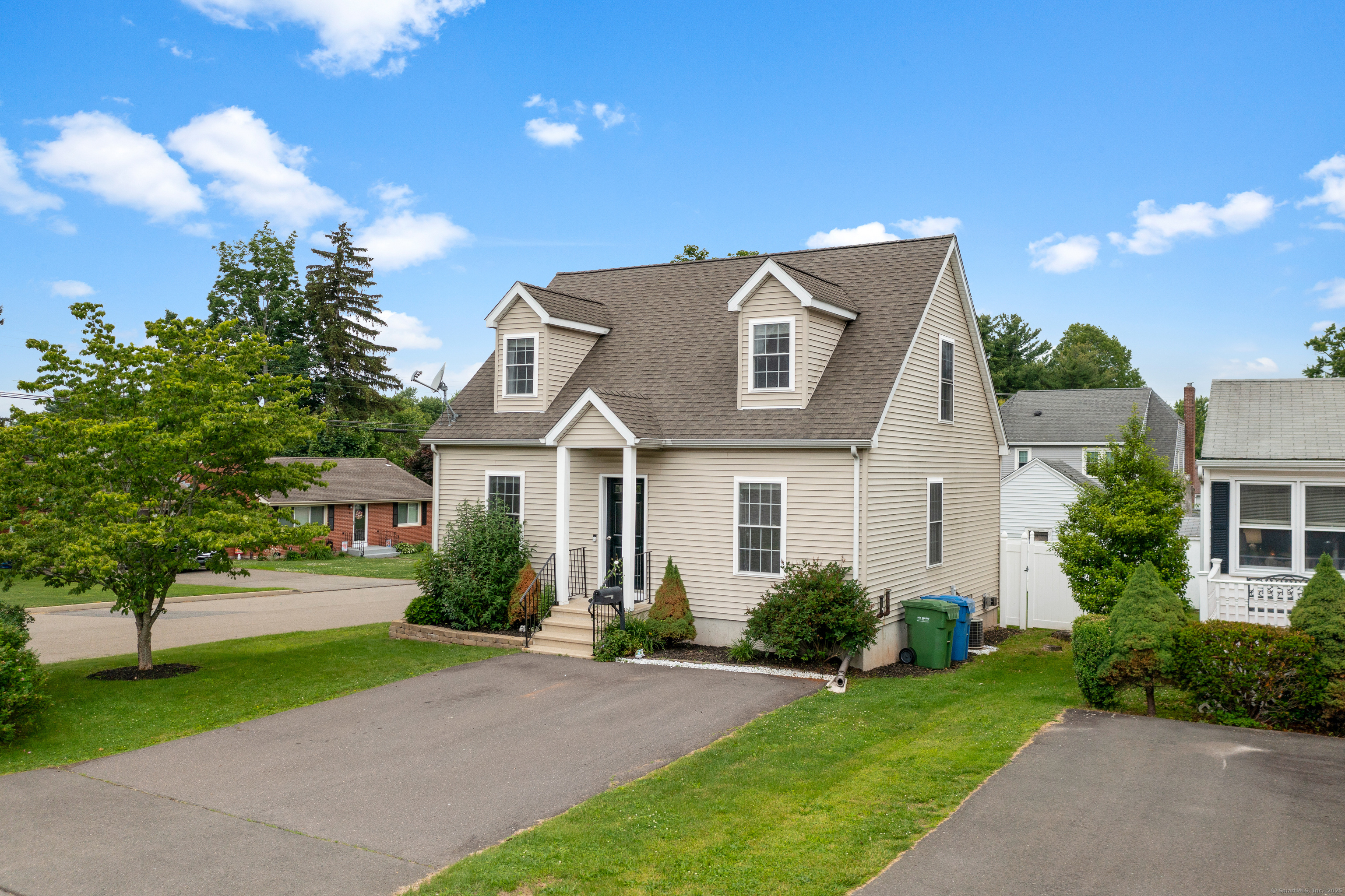 Middletown, Connecticut 06457, United States, 3 Bedrooms Bedrooms, ,3 BathroomsBathrooms,Residential,Active,148366