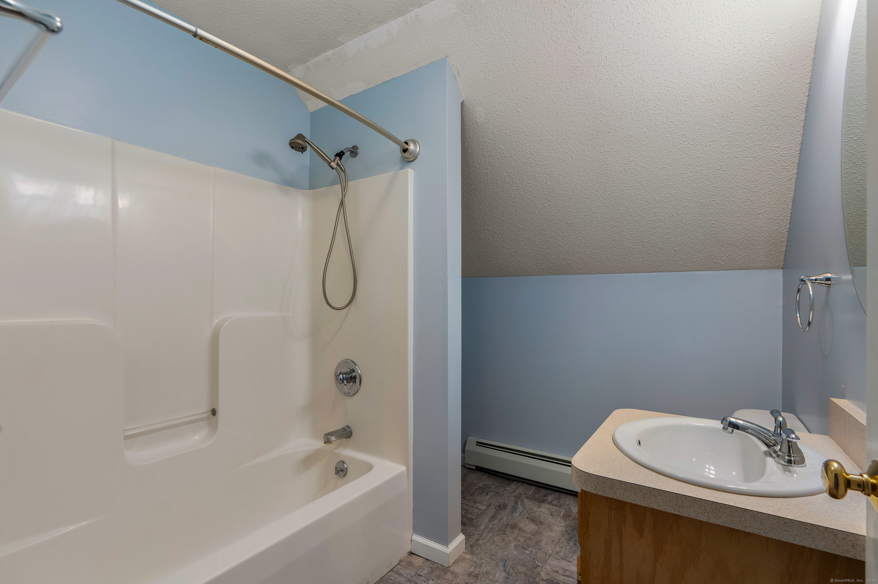 Middletown, Connecticut 06457, United States, 3 Bedrooms Bedrooms, ,3 BathroomsBathrooms,Residential,Active,148366