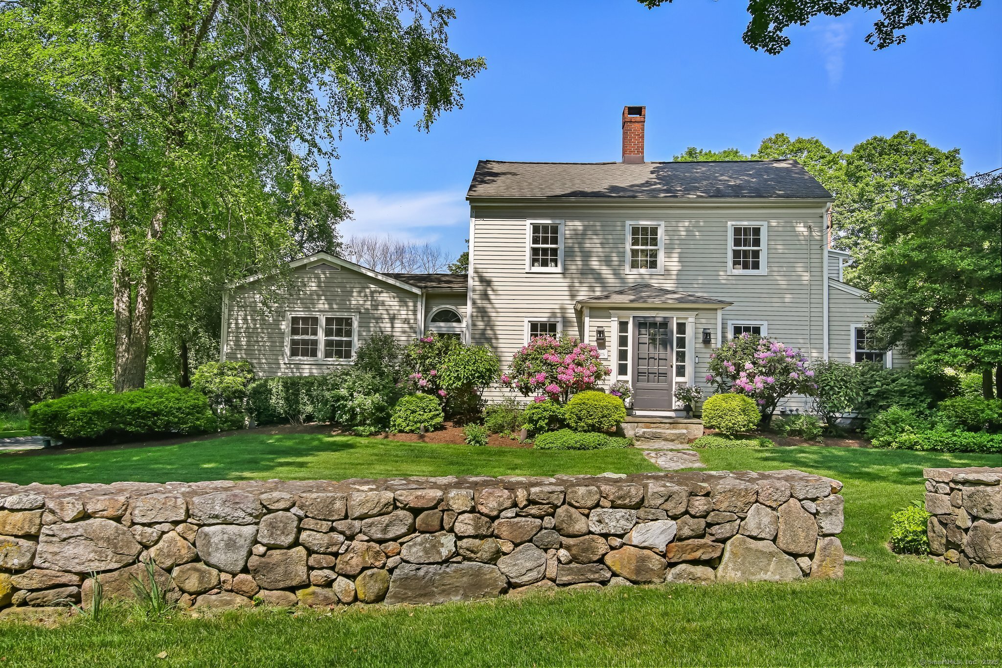 Wilton Road, Ridgefield, Connecticut - 5 Bedrooms  
4 Bathrooms  
11 Rooms - 