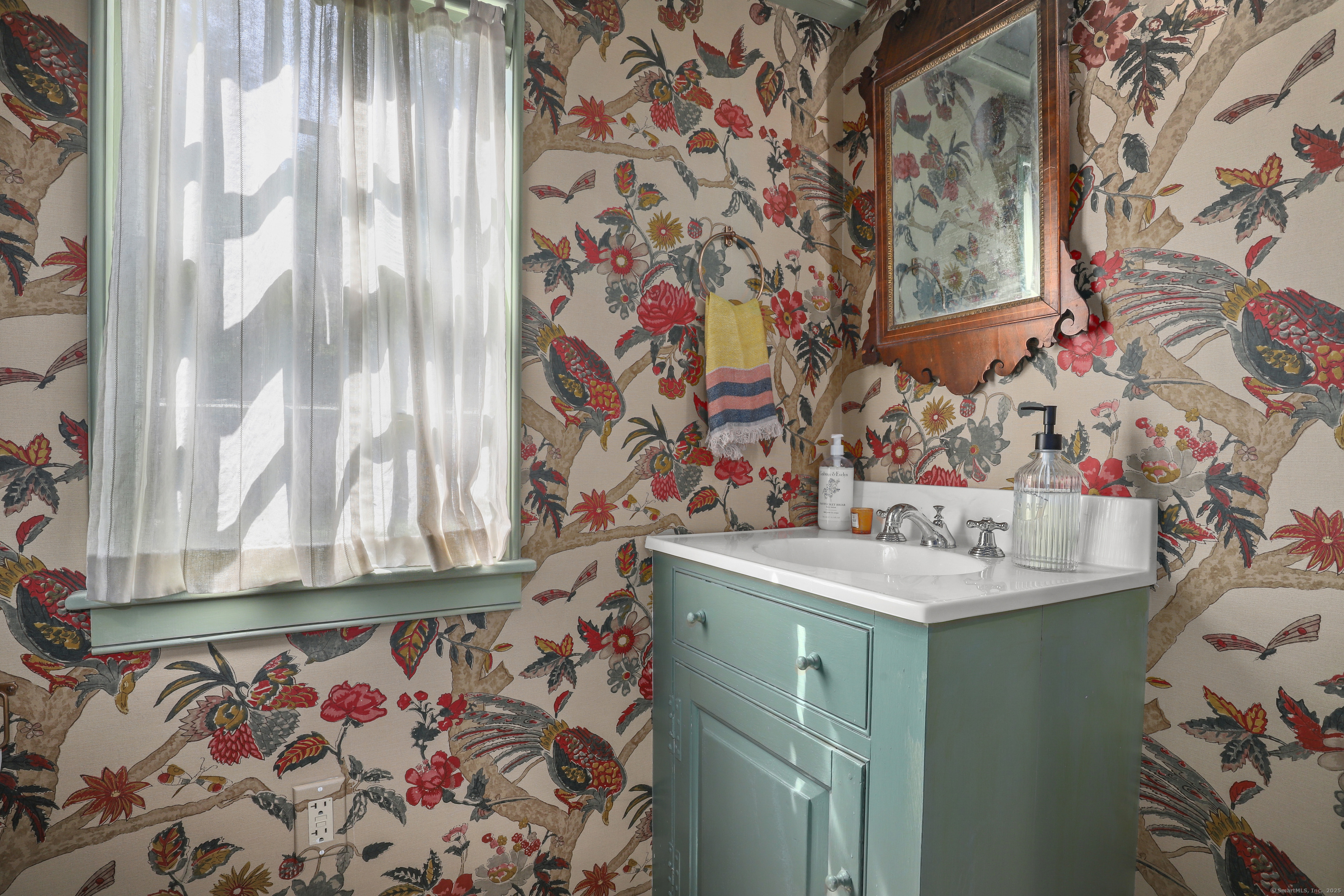 Newtown, Connecticut 06482, United States, 4 Bedrooms Bedrooms, ,4 BathroomsBathrooms,Residential,Active,200206