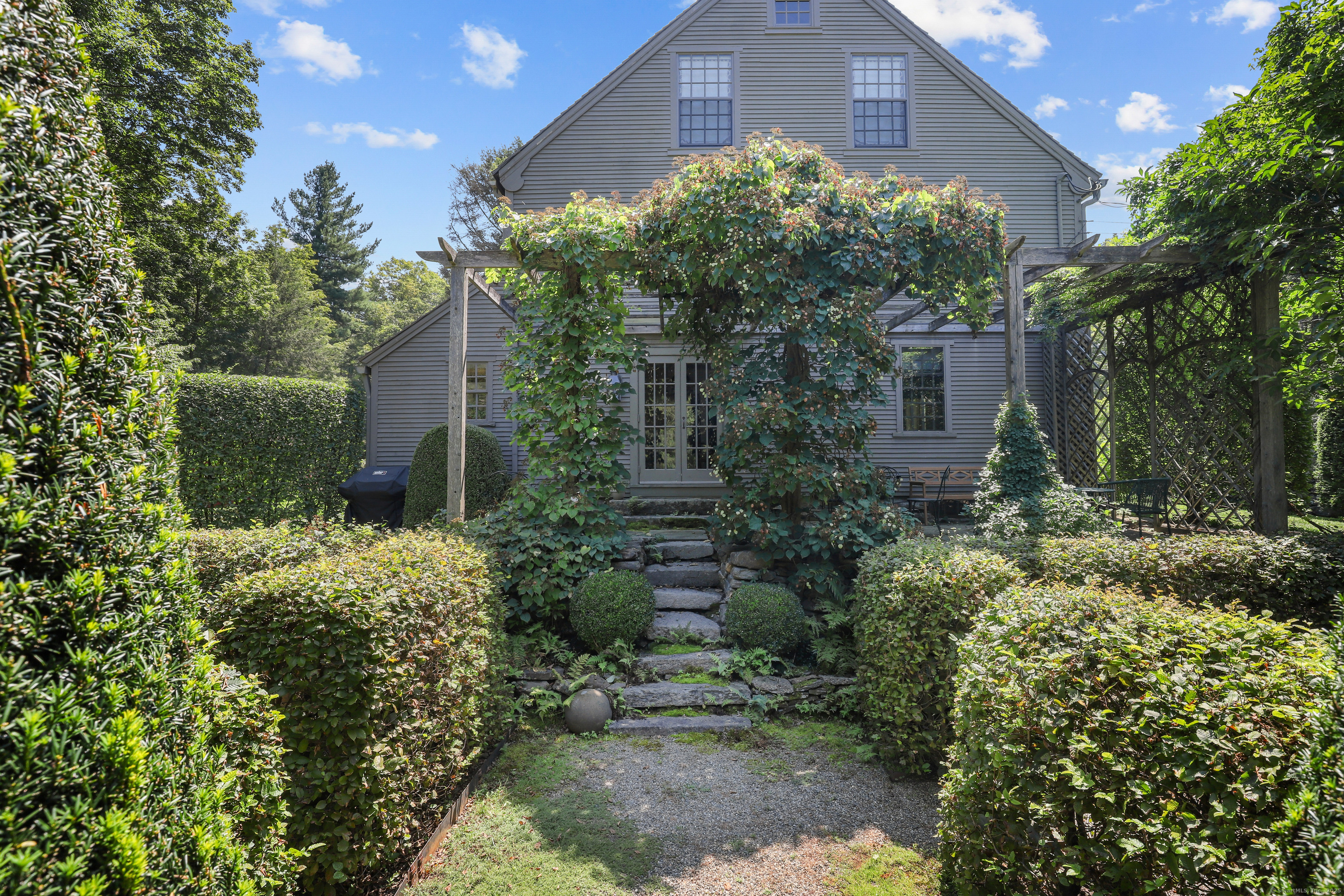 Newtown, Connecticut 06482, United States, 4 Bedrooms Bedrooms, ,4 BathroomsBathrooms,Residential,Active,200206