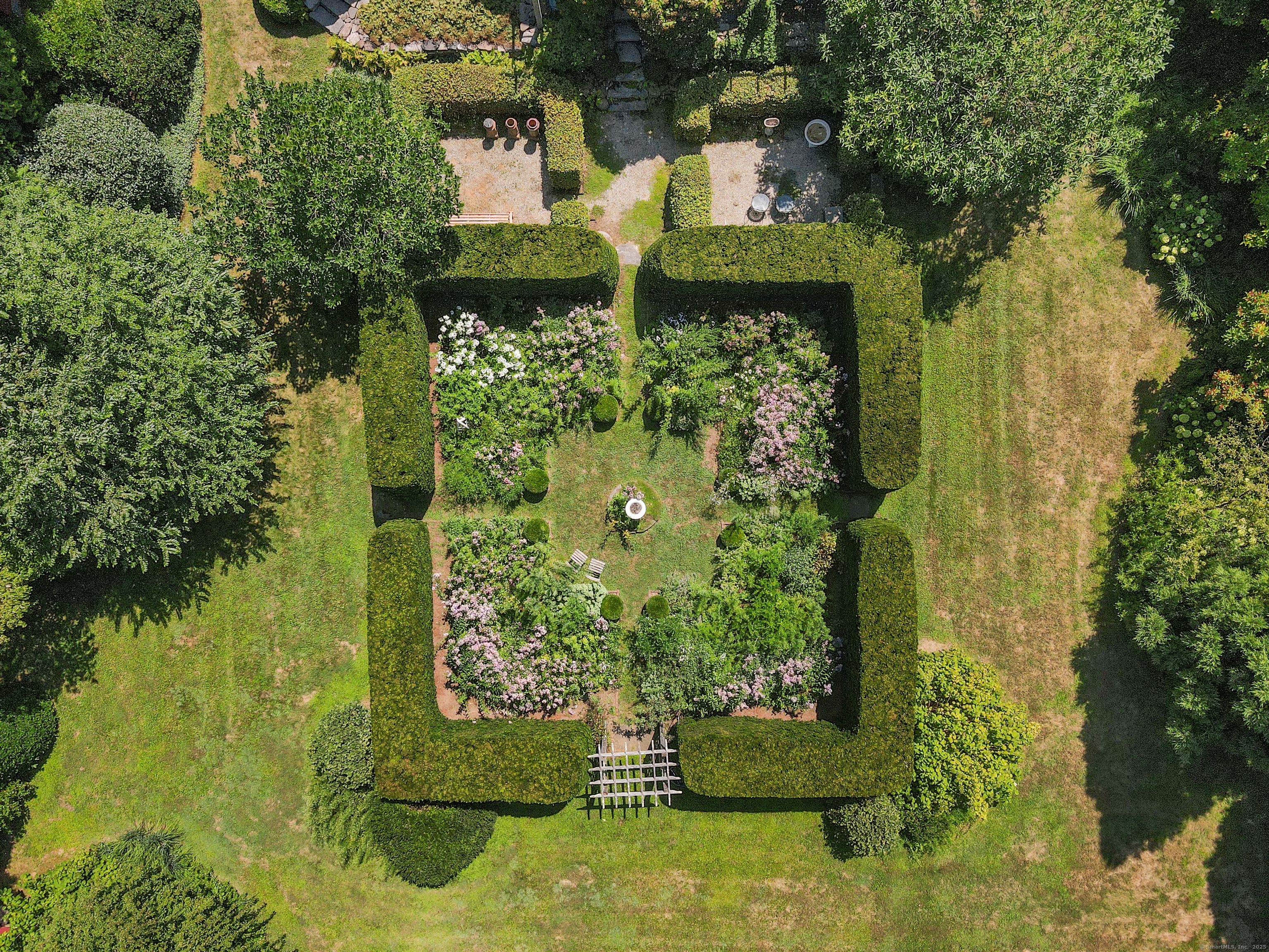 Newtown, Connecticut 06482, United States, 4 Bedrooms Bedrooms, ,4 BathroomsBathrooms,Residential,Active,200206