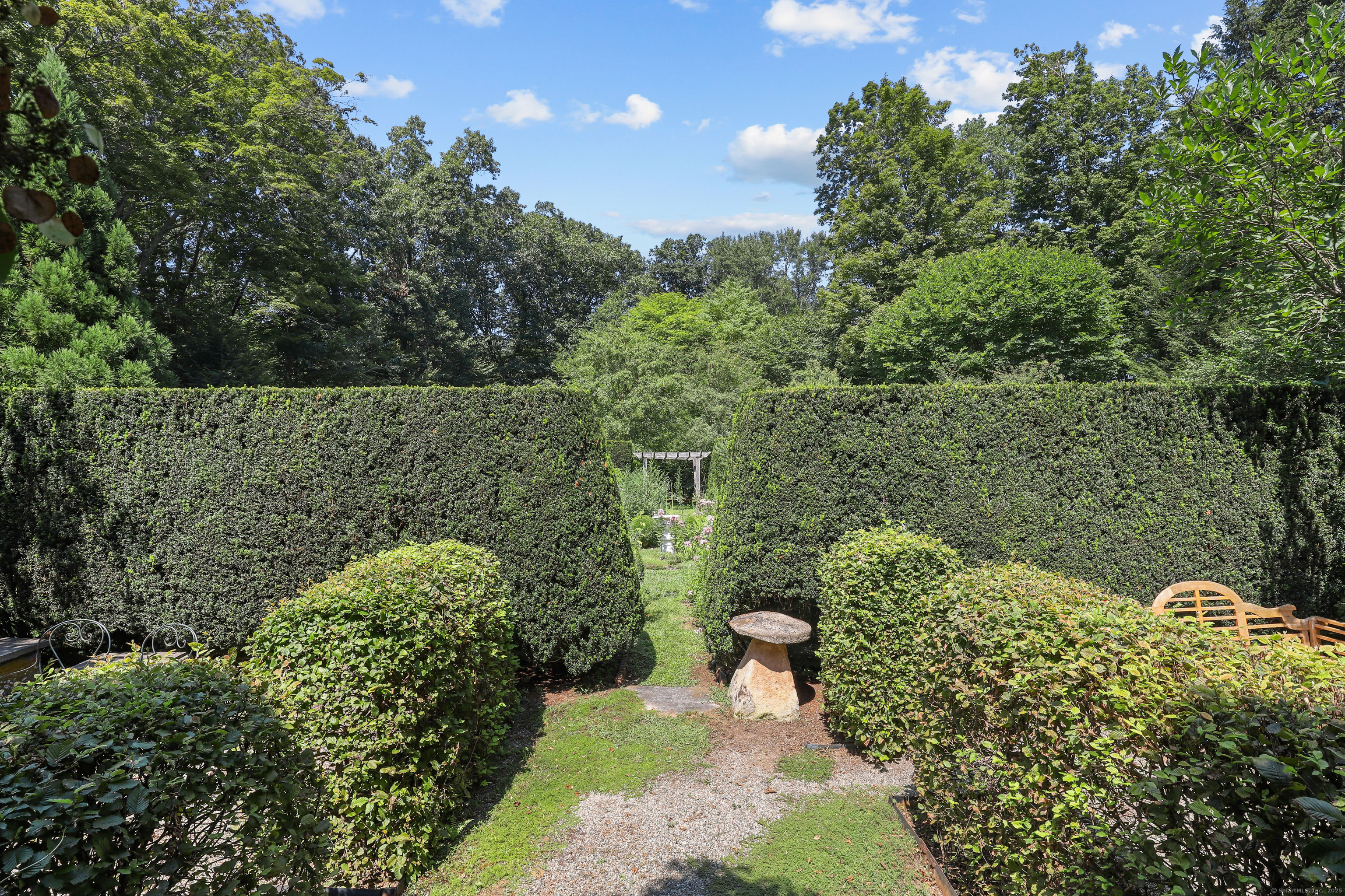 Newtown, Connecticut 06482, United States, 4 Bedrooms Bedrooms, ,4 BathroomsBathrooms,Residential,Active,200206