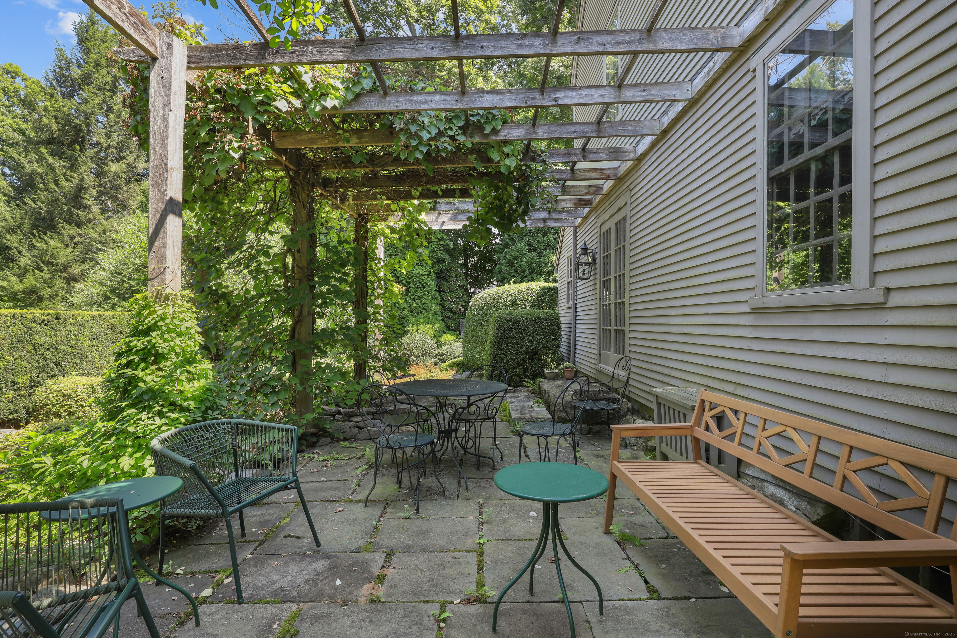 Newtown, Connecticut 06482, United States, 4 Bedrooms Bedrooms, ,4 BathroomsBathrooms,Residential,Active,200206