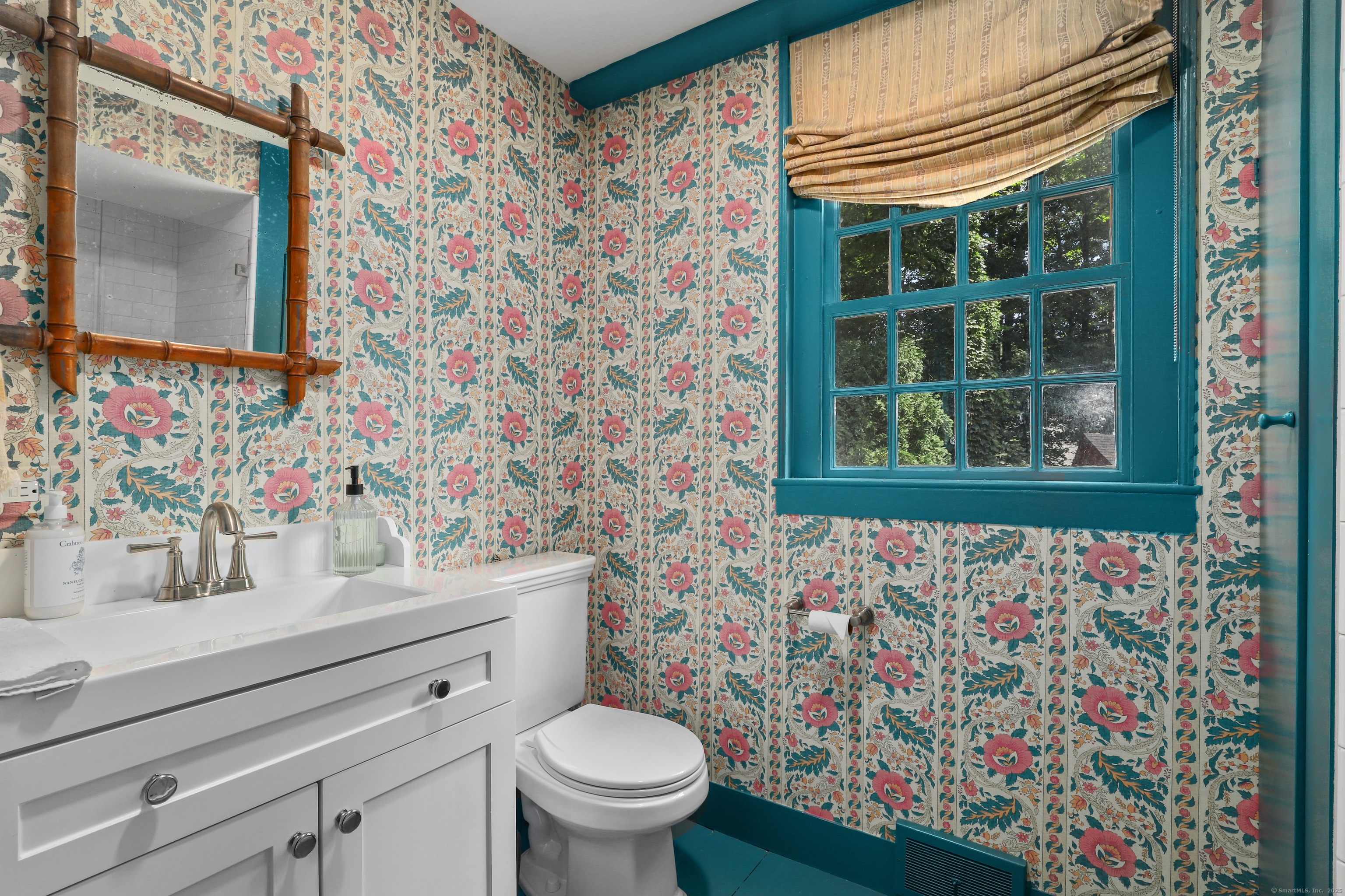 Newtown, Connecticut 06482, United States, 4 Bedrooms Bedrooms, ,4 BathroomsBathrooms,Residential,Active,200206