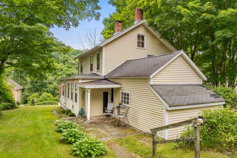 A home in Deep River