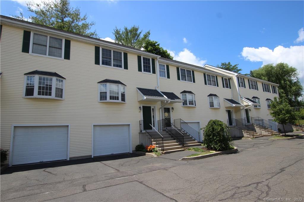 Main Street 5-32, Danbury, Connecticut - 2 Bedrooms  
2 Bathrooms  
6 Rooms - 