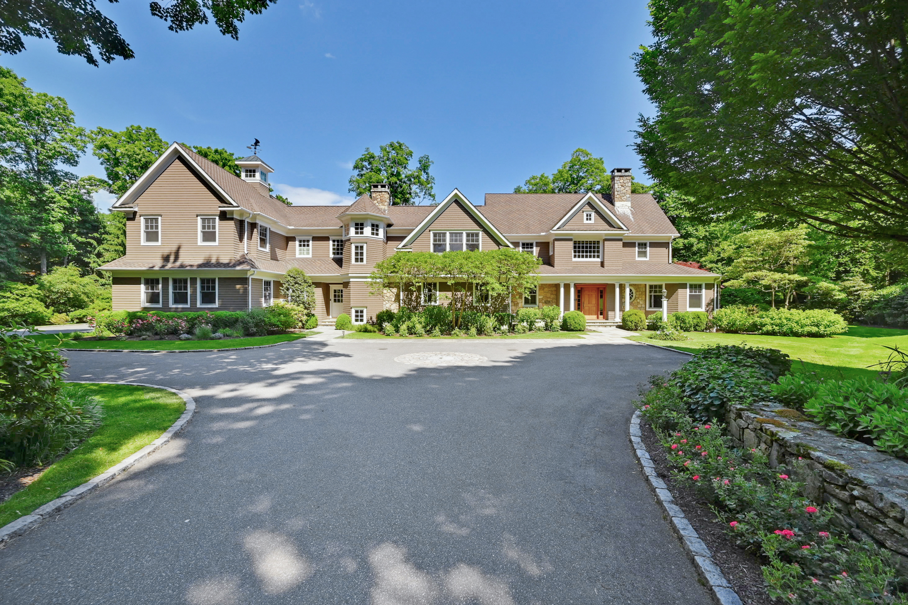 5 Woodland Drive, Westport, Connecticut - 5 Bedrooms  
7.5 Bathrooms  
14 Rooms - 