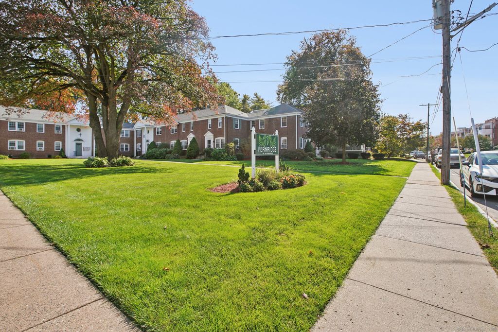 Photo of 54 Robin Road #APT B2, West Hartford, CT 06119 (MLS # 24132265)