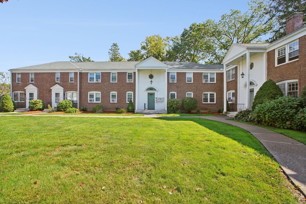 Photo of 54 Robin Road #APT B2, West Hartford, CT 06119 (MLS # 24132265)