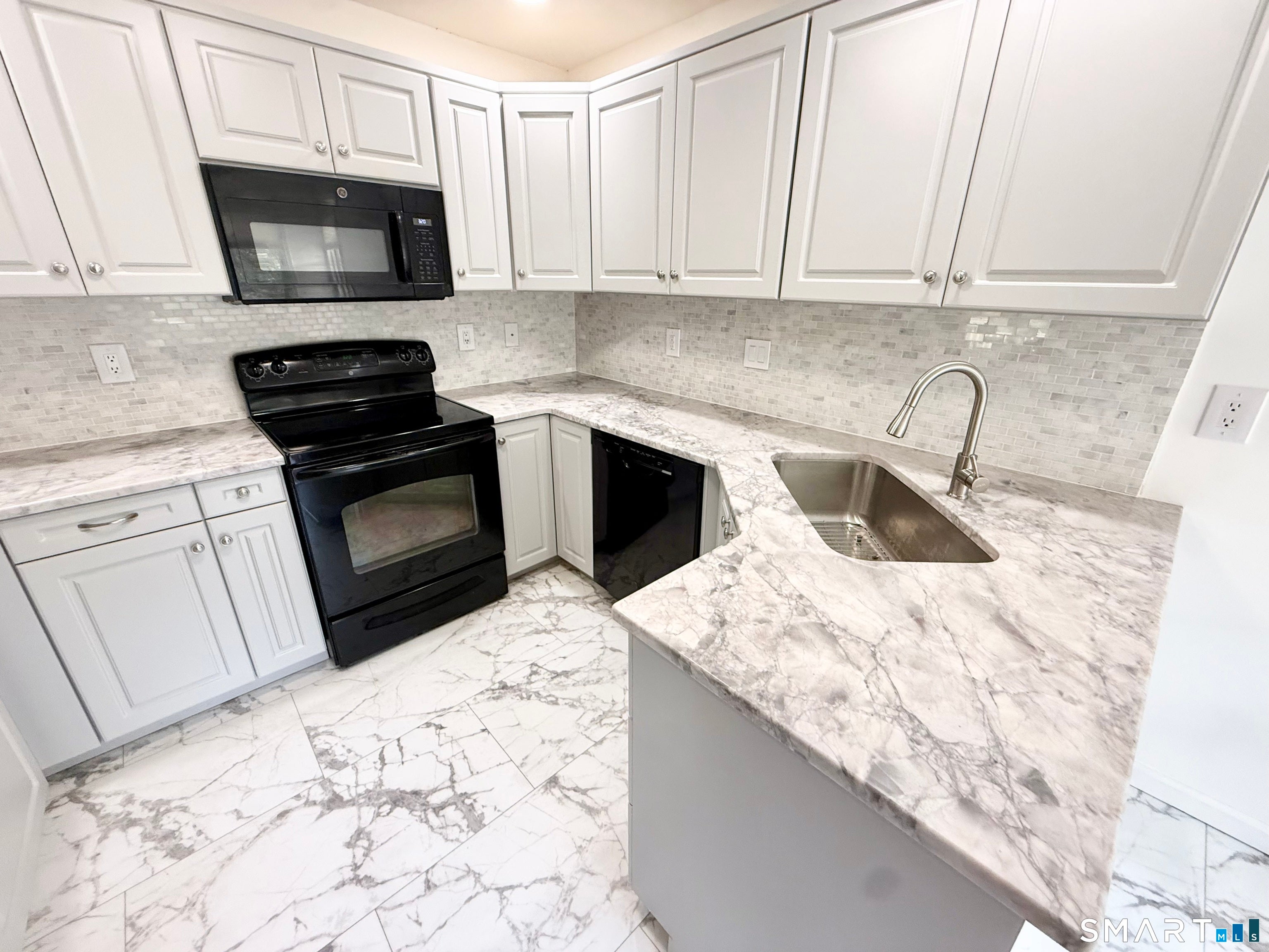 12 Boulevard Drive 32-175